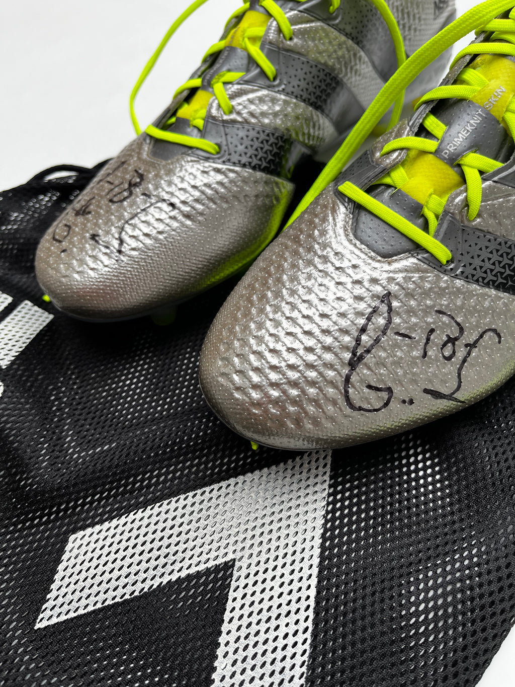 Tacos NSG Andrés Guardado Autografiados *Usados por el Jugador*