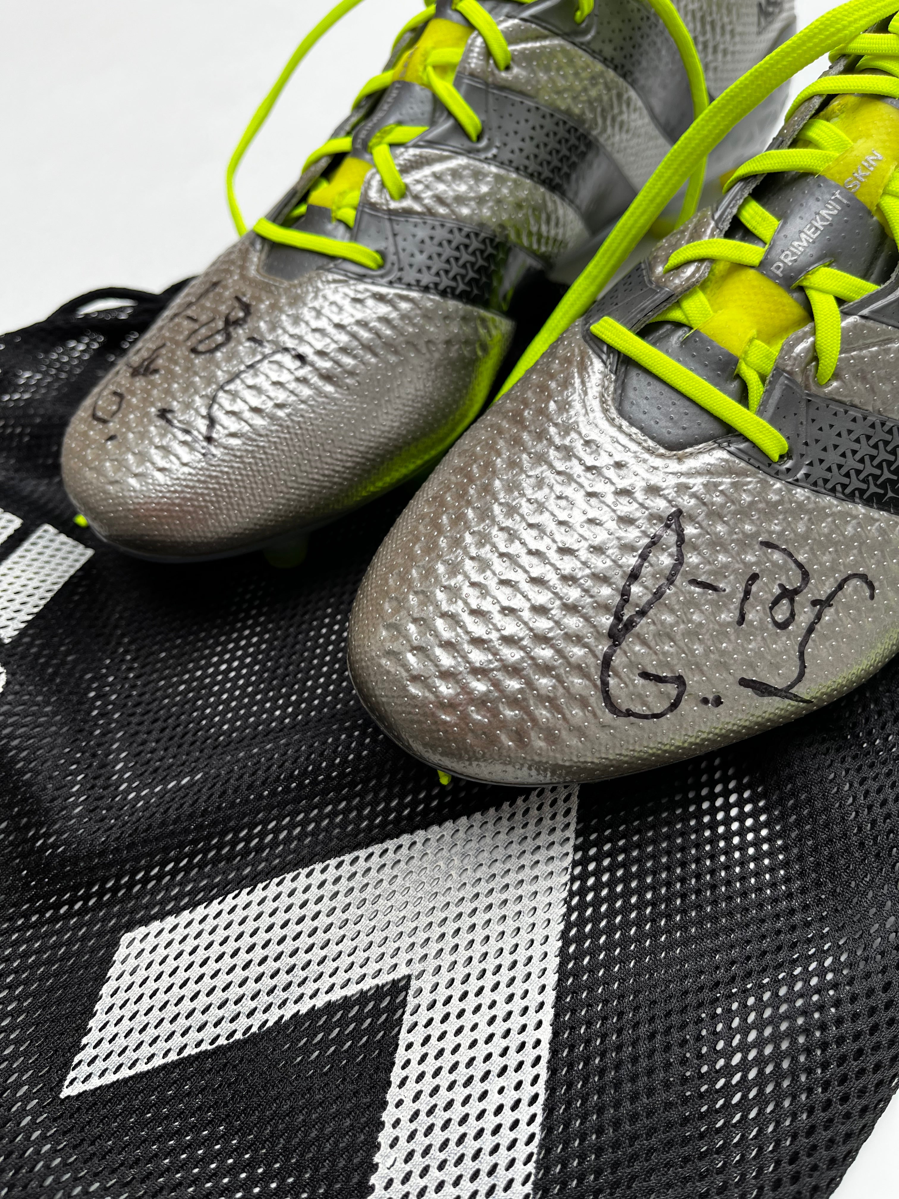 Tacos NSG Andrés Guardado Autografiados *Usados por el Jugador*