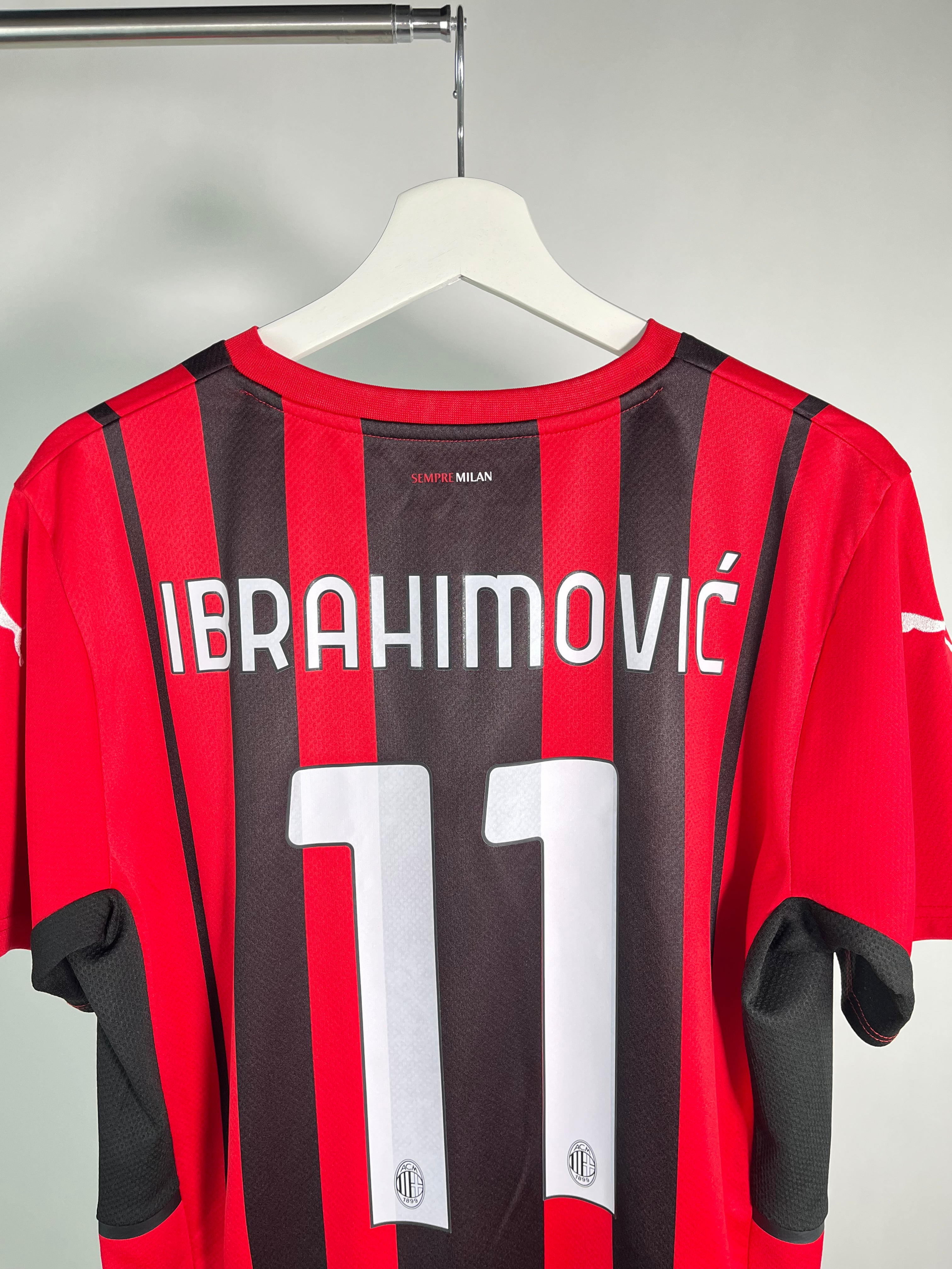 Jersey AC Milán Local 2021 2022 Zlatan Ibrahimović (M)