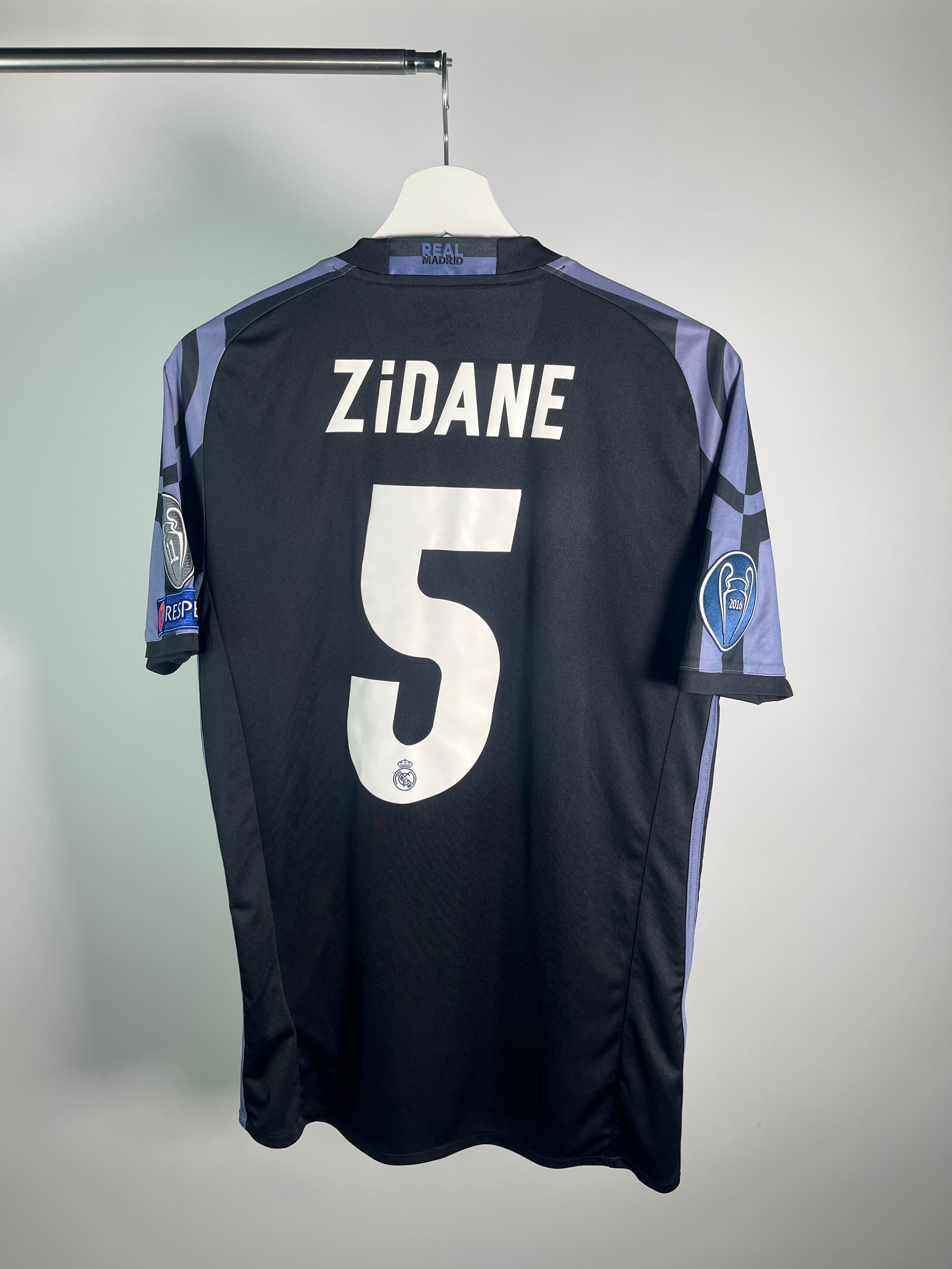 Jersey Real Madrid Visita 2016 2017 Match Detail vs Juventus Zinedine Zidane (S)