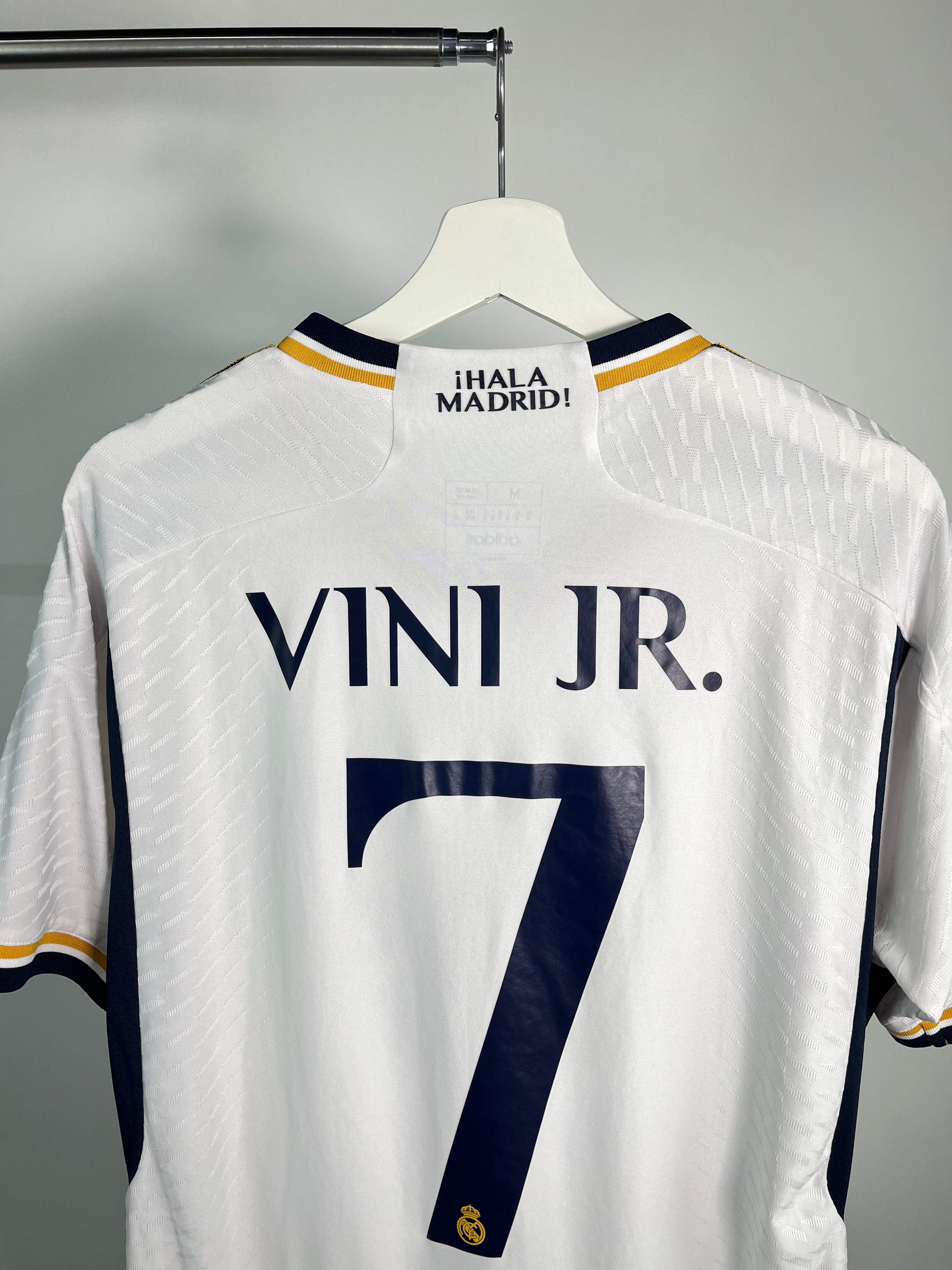Jersey Real Madrid Local 2023 2024 Versión Jugador *Champions League* Vinícius Júnior (M)