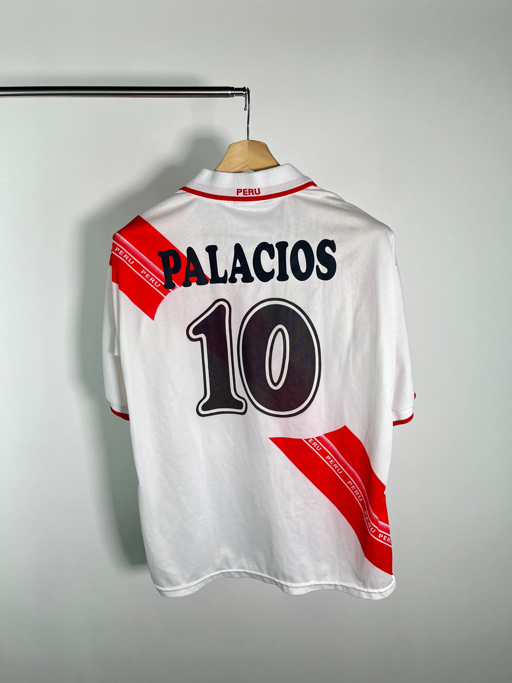 Jersey Peru Local 2000 2002 Roberto Palacios (L)