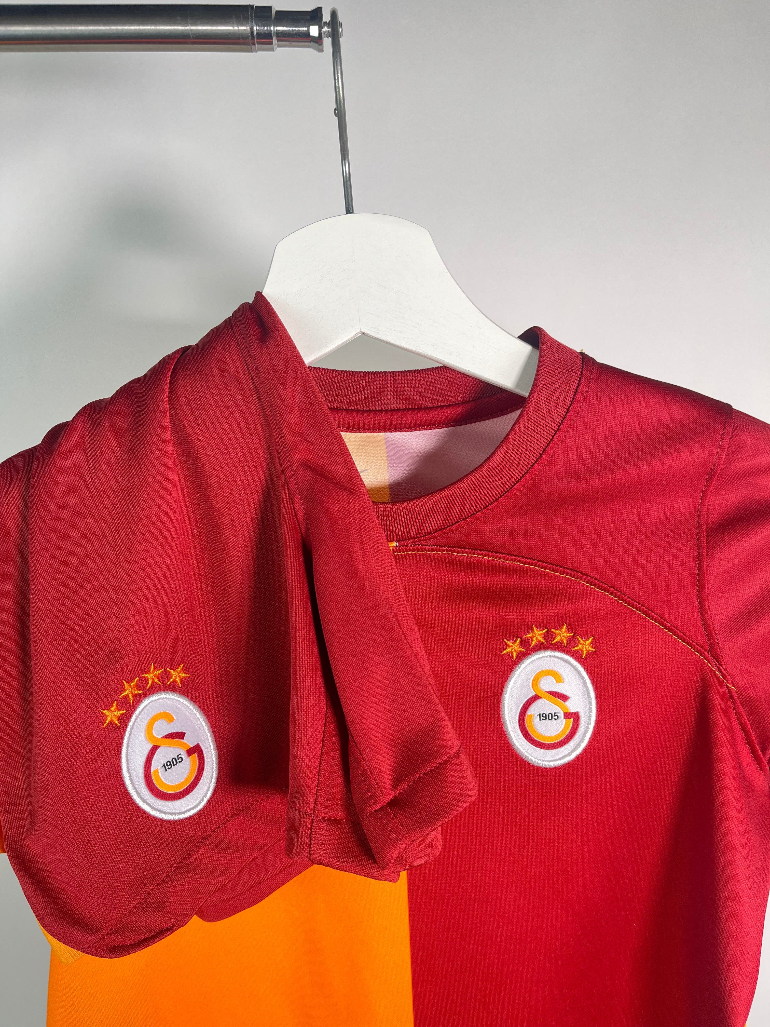 Jersey Galatasaray Local 2023 2024 *Incluye Short* (L Niño)