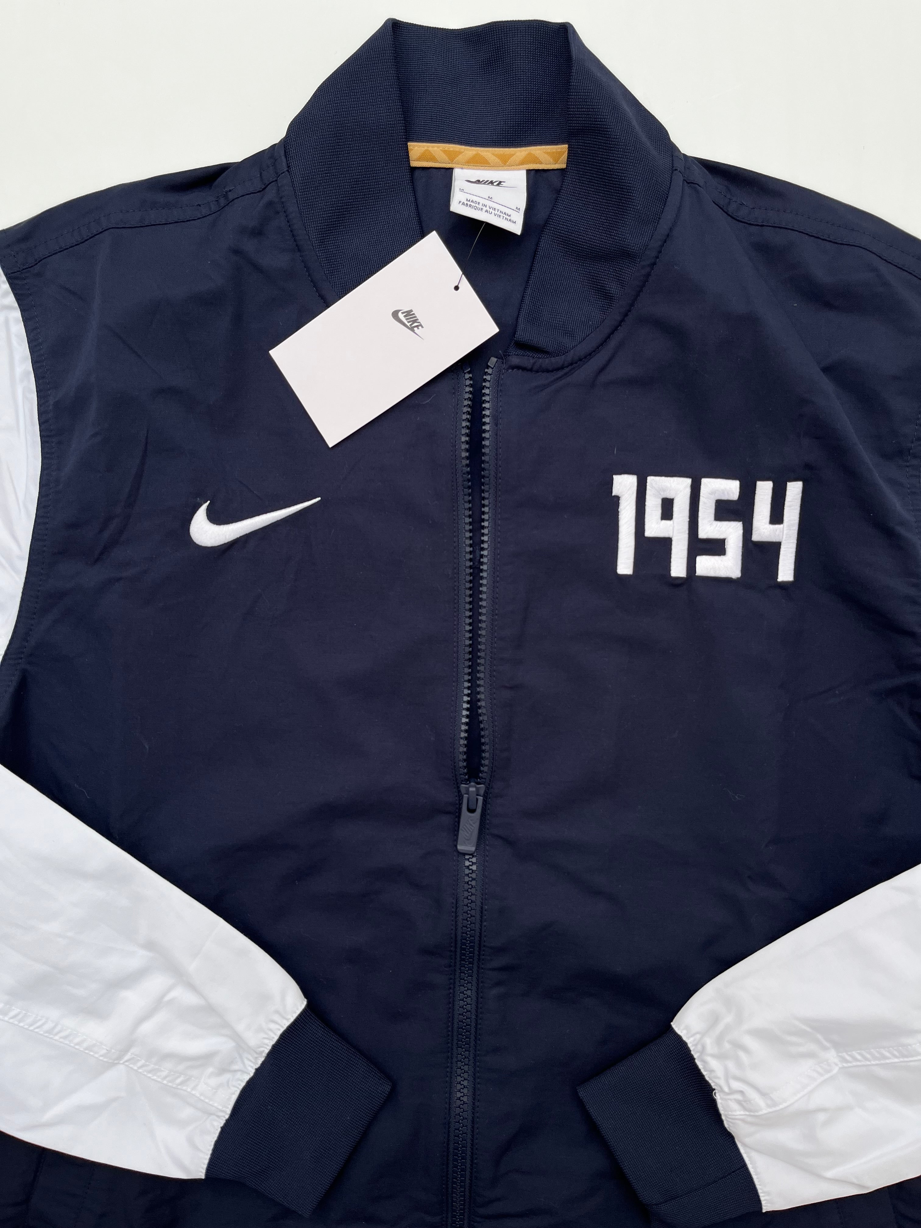 Chamarra Pumas 2024 2025 *C/Etiquetas* Incluye Llavero Edición Especial (M)