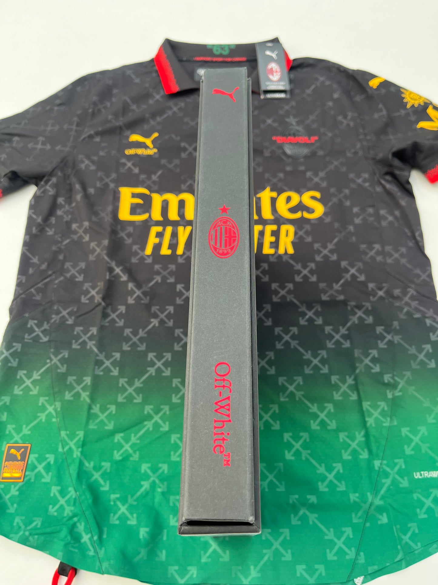 Jersey AC Milan Cuarta 2024 2025 OFF White Versión Jugador Con Caja Santiago Giménez (L)