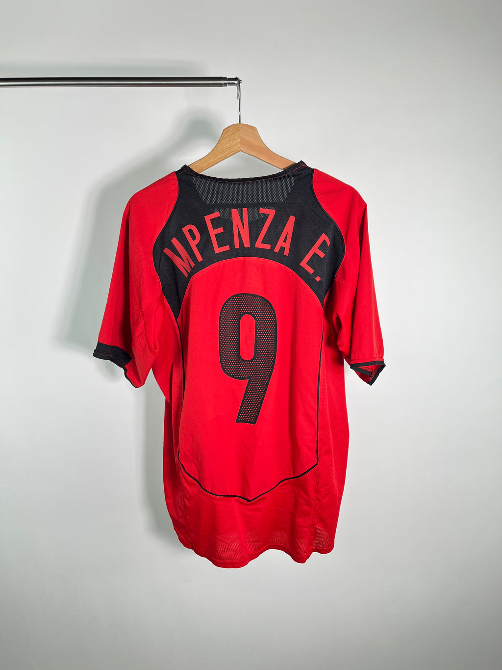 Jersey Belgica Local 2004 2006 Émile Mpenza (L)