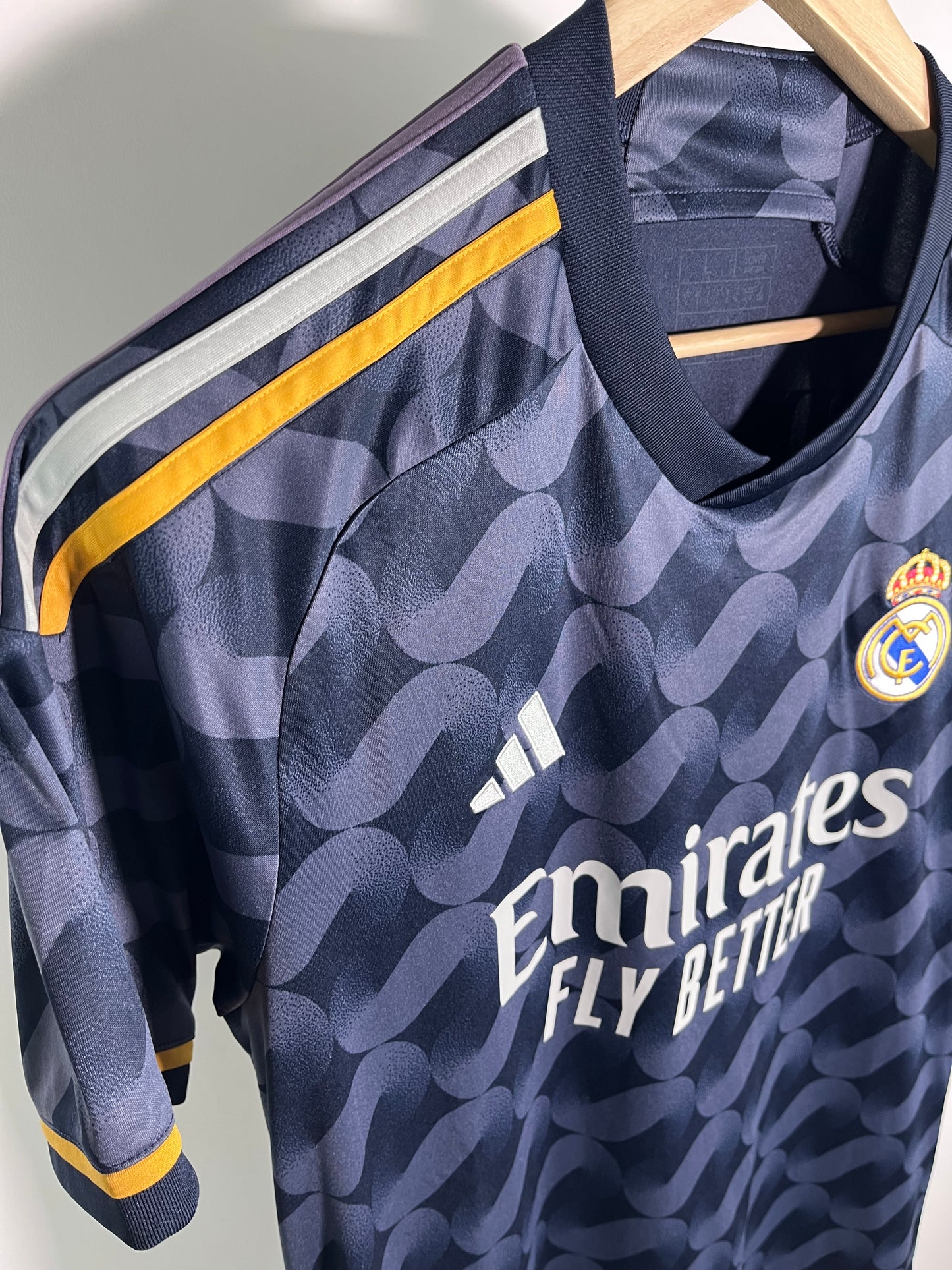 Jersey Real Madrid Visita 2023 2024 Vinícius Júnior  (L)
