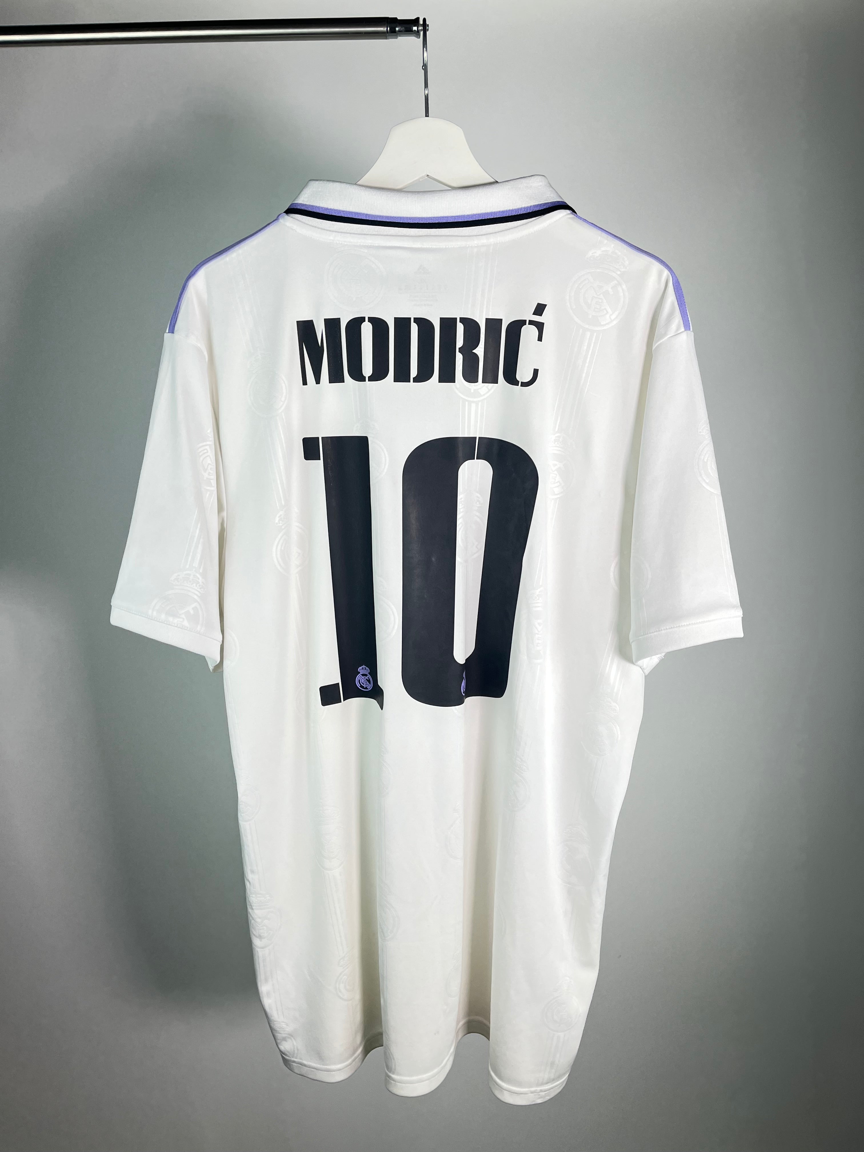 Jersey Real Madrid Local 2022 2023 Luka Modric (XL)