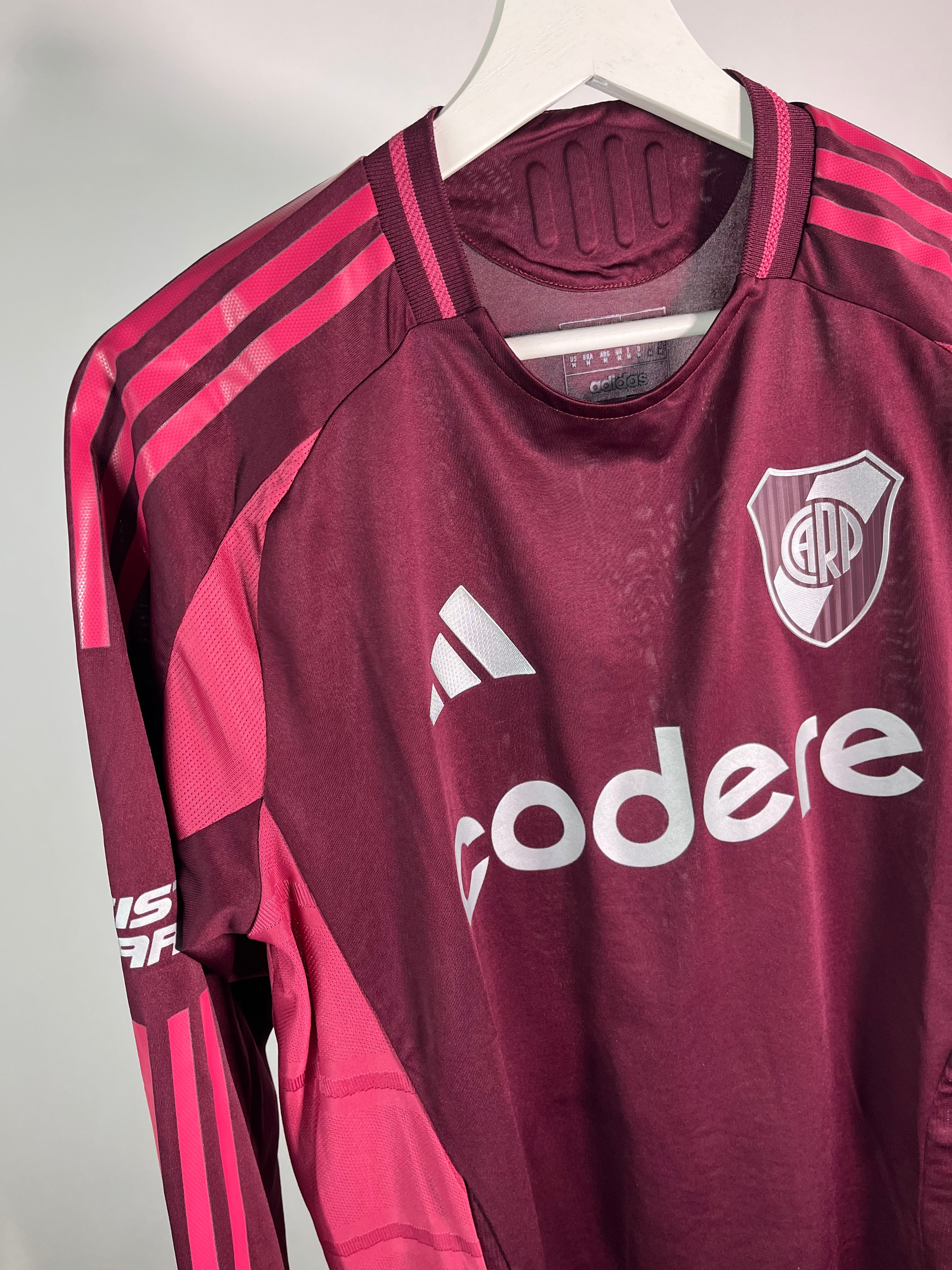 Jersey River Plate Visita 2025 2026 Versión Jugador Manga Larga Franco Mastantuono (M)