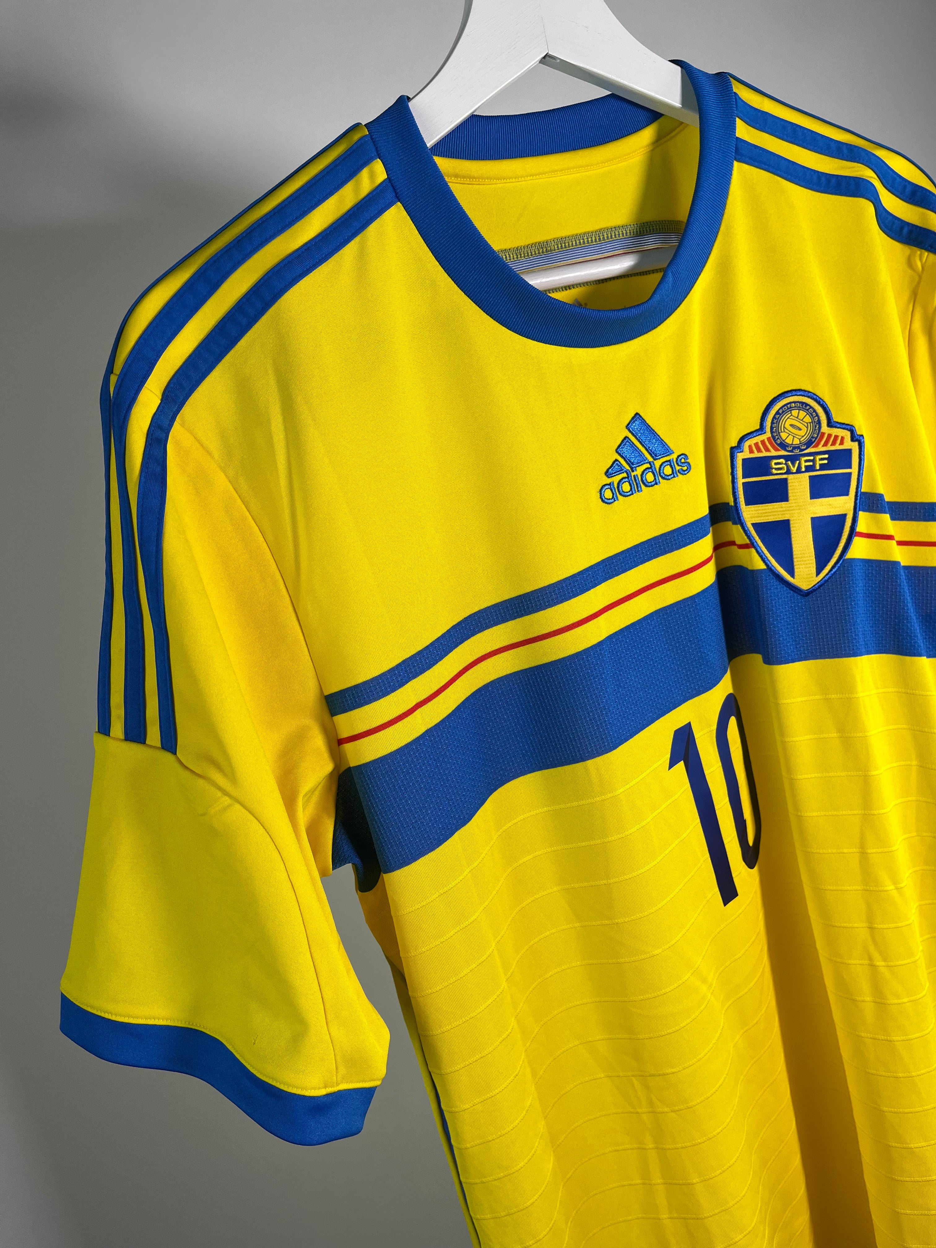 Jersey Suecia Local 2014 2016 Zlatan Ibrahimovic (L)
