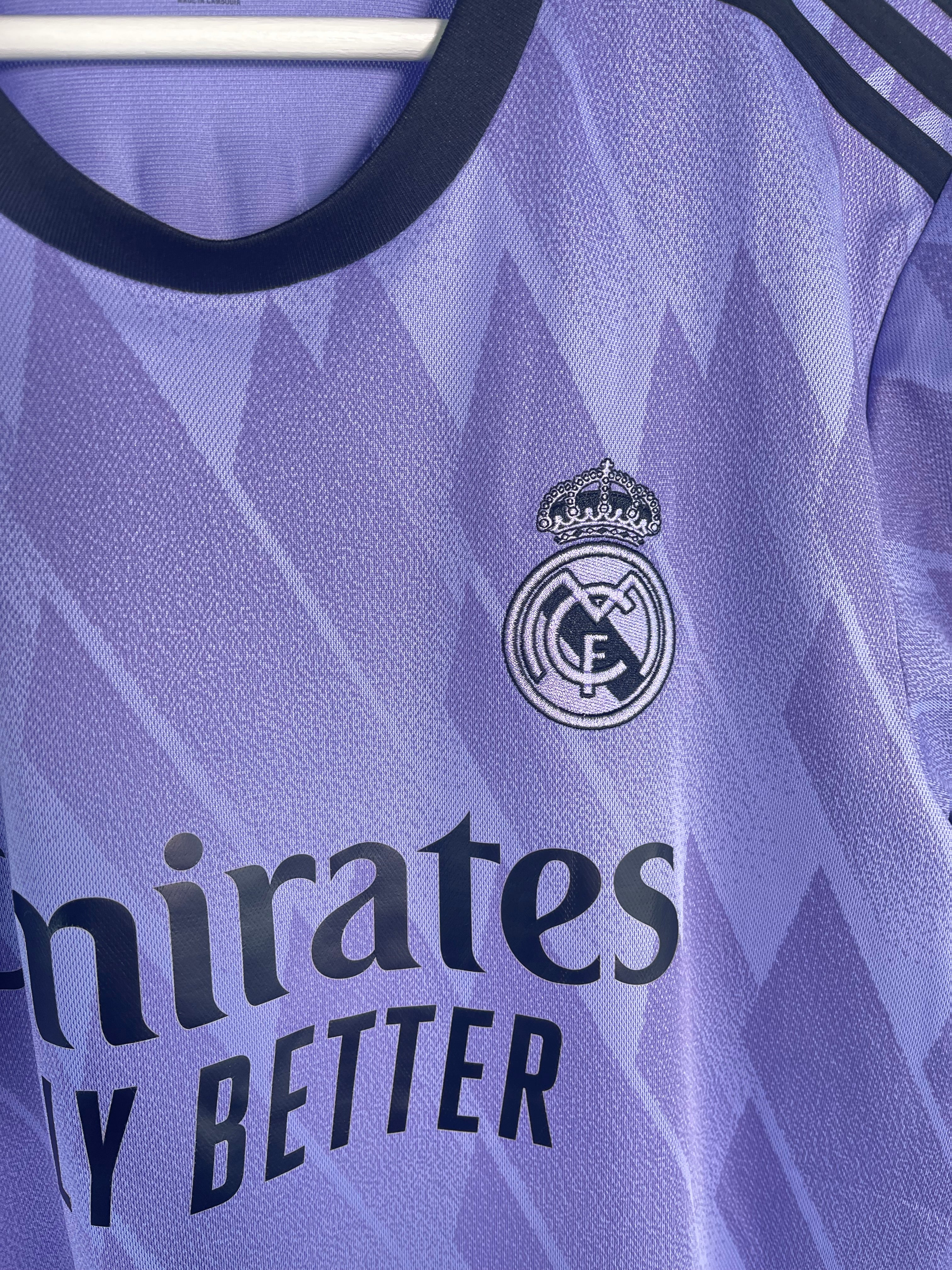 Jersey Real Madrid Visita 2022 2023 Toni Kroos (L)