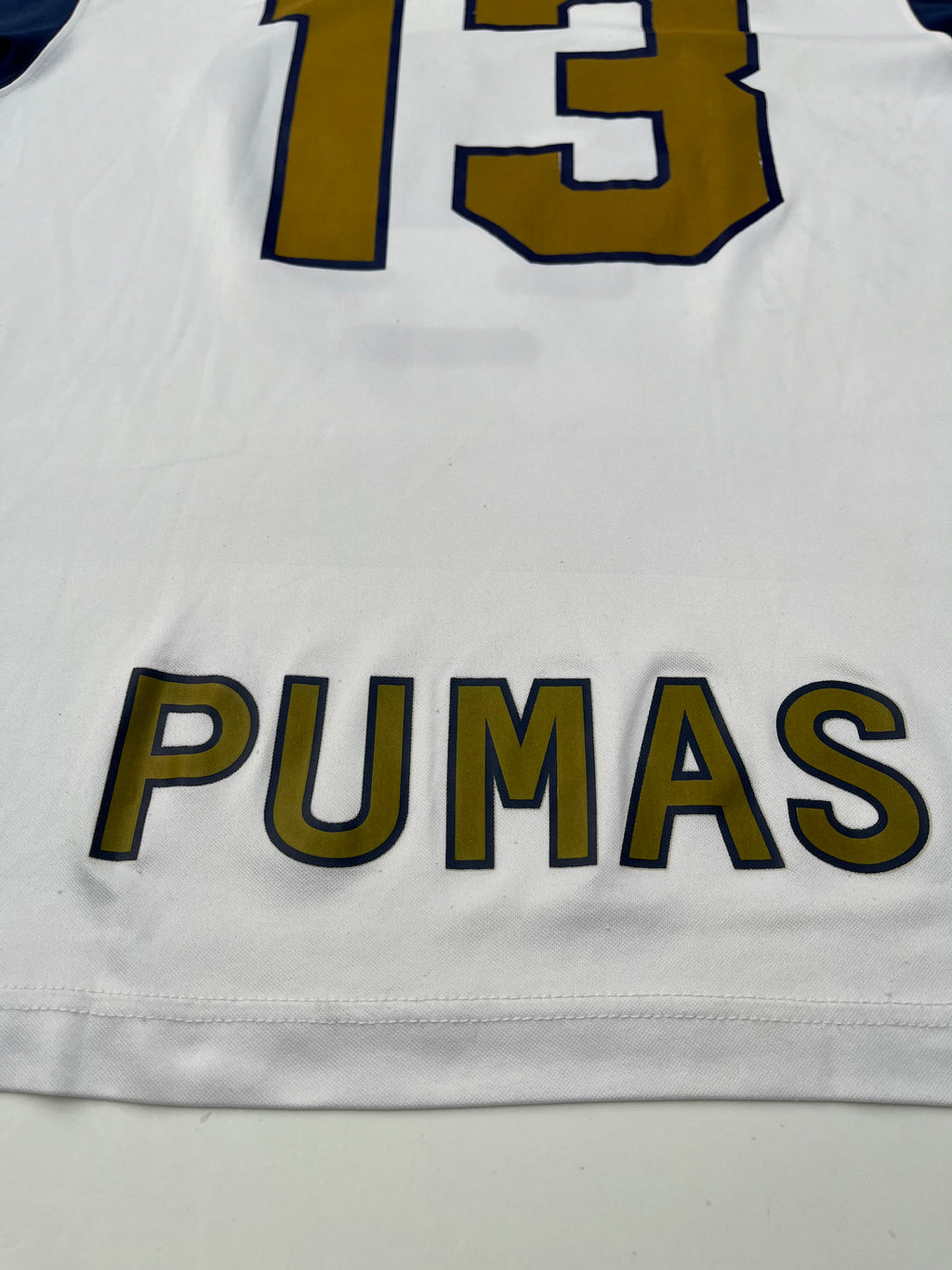 Jersey Pumas Local 1998 1999 Versión Utilería Autografiado por Antonio Sancho (M)