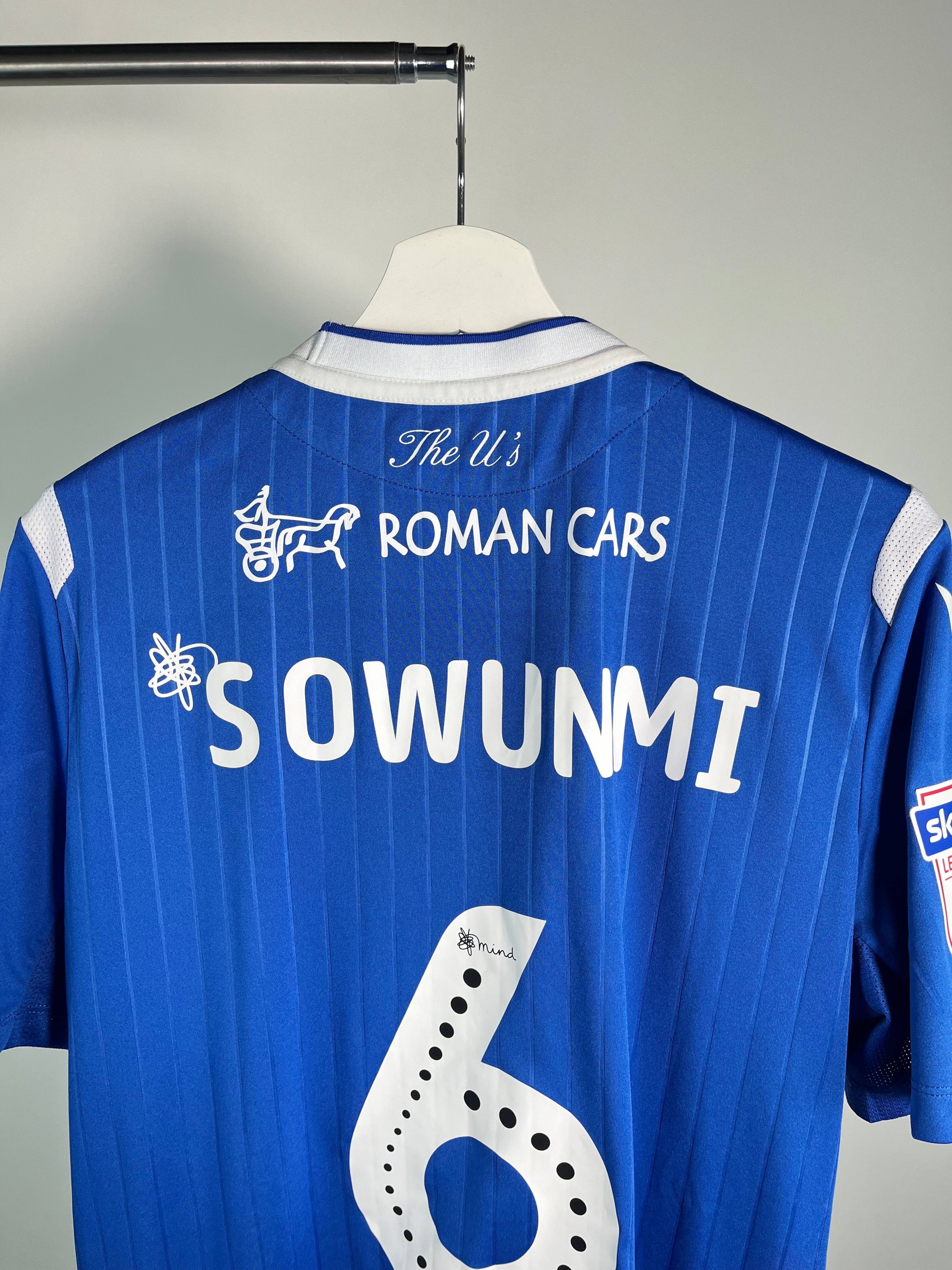 Jersey Colchester United Fc  Local 2019 2020 Utilería Thomas Sowunmi (S)