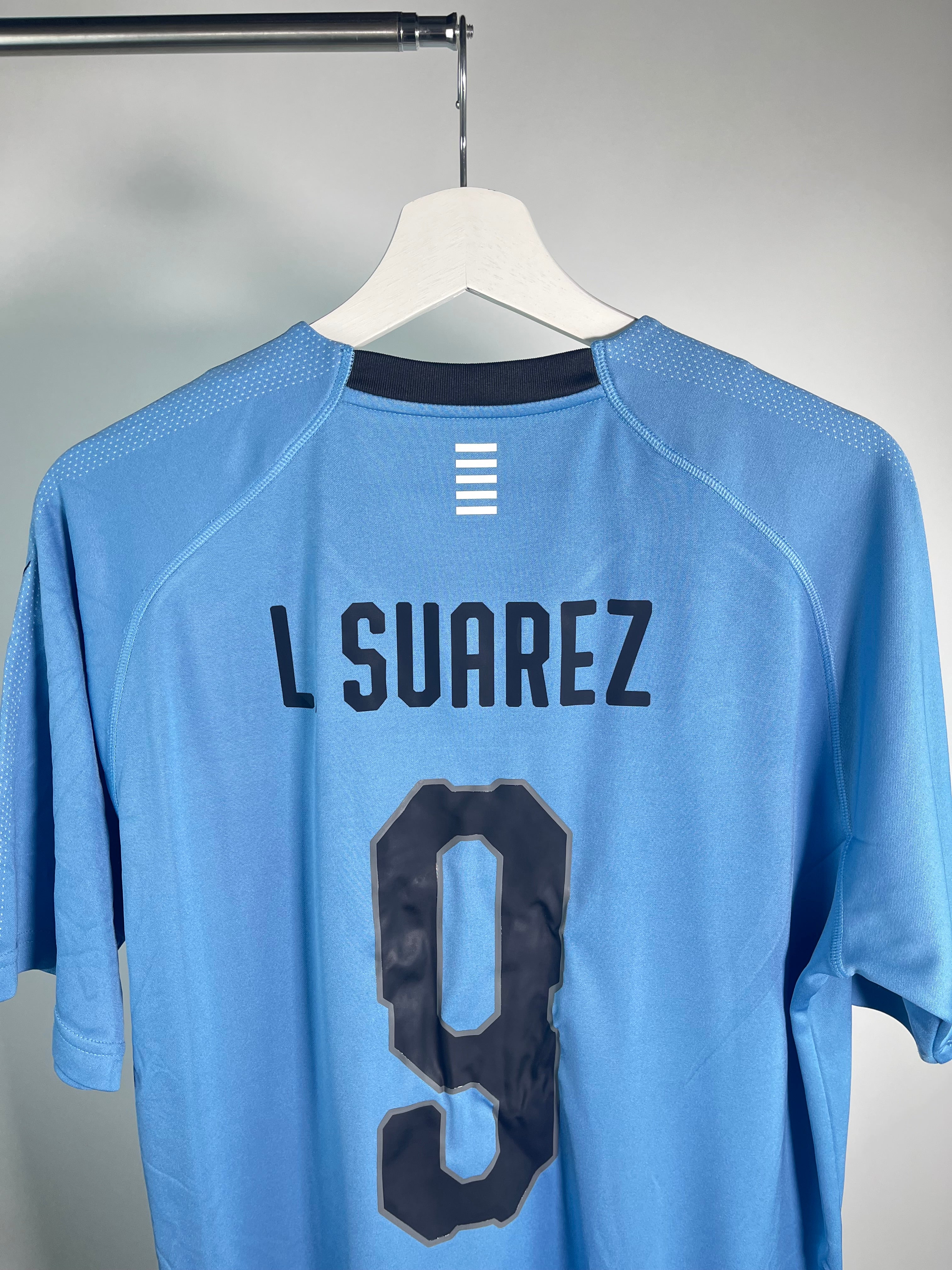 Jersey Uruguay Local 2018 2019 Luis Suárez (L)