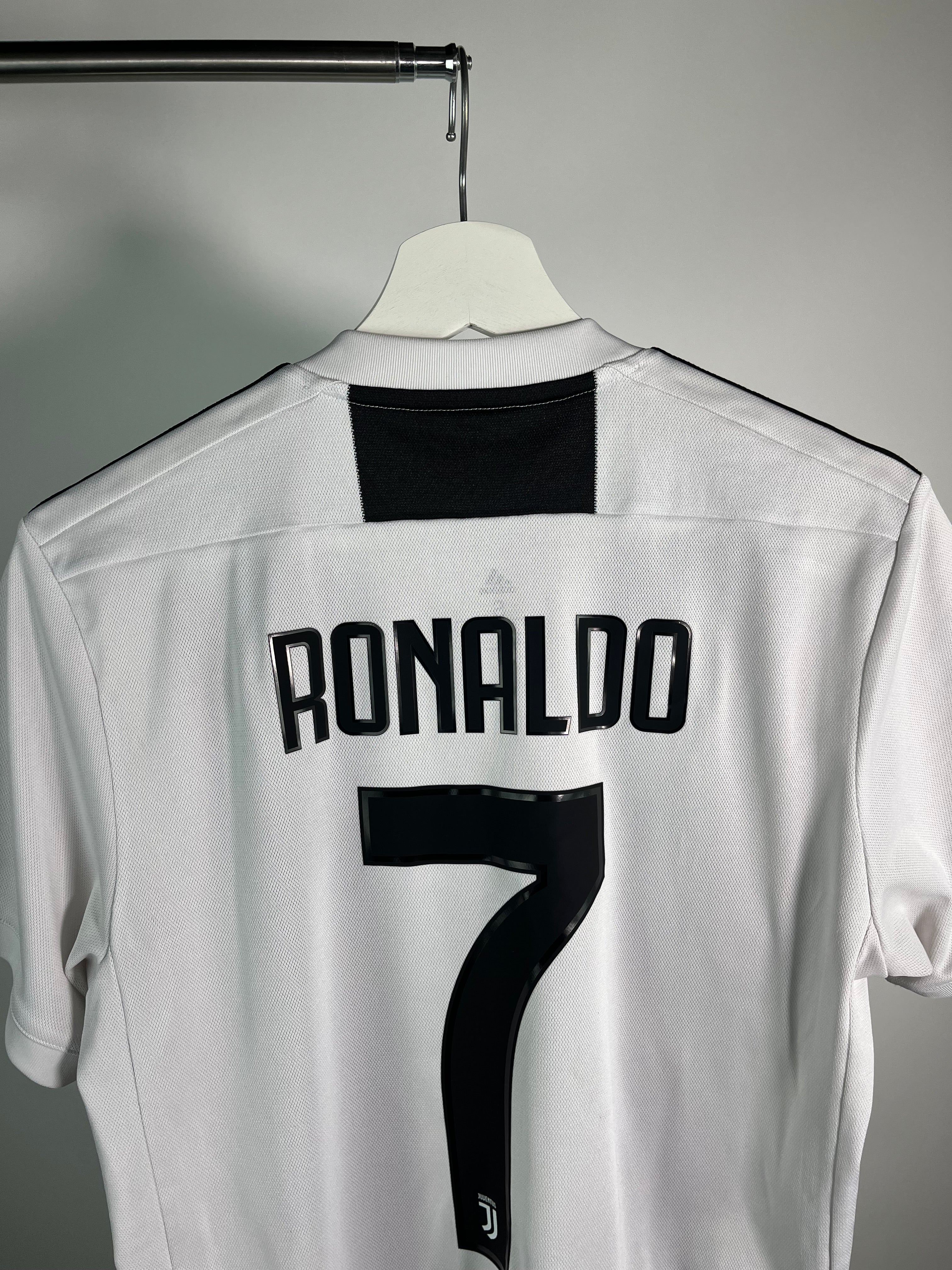 Jersey Juventus Local 2018 2019 Cristiano Ronaldo (S)