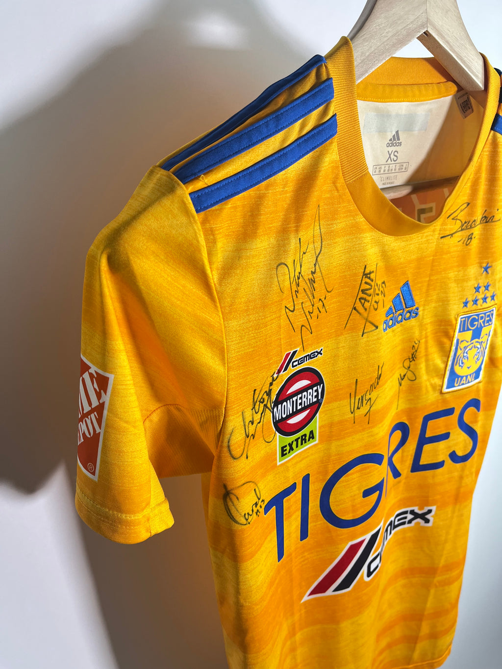 Jersey Tigres Local 2019 2020 Autografiado por Equipo Femenil (XS)