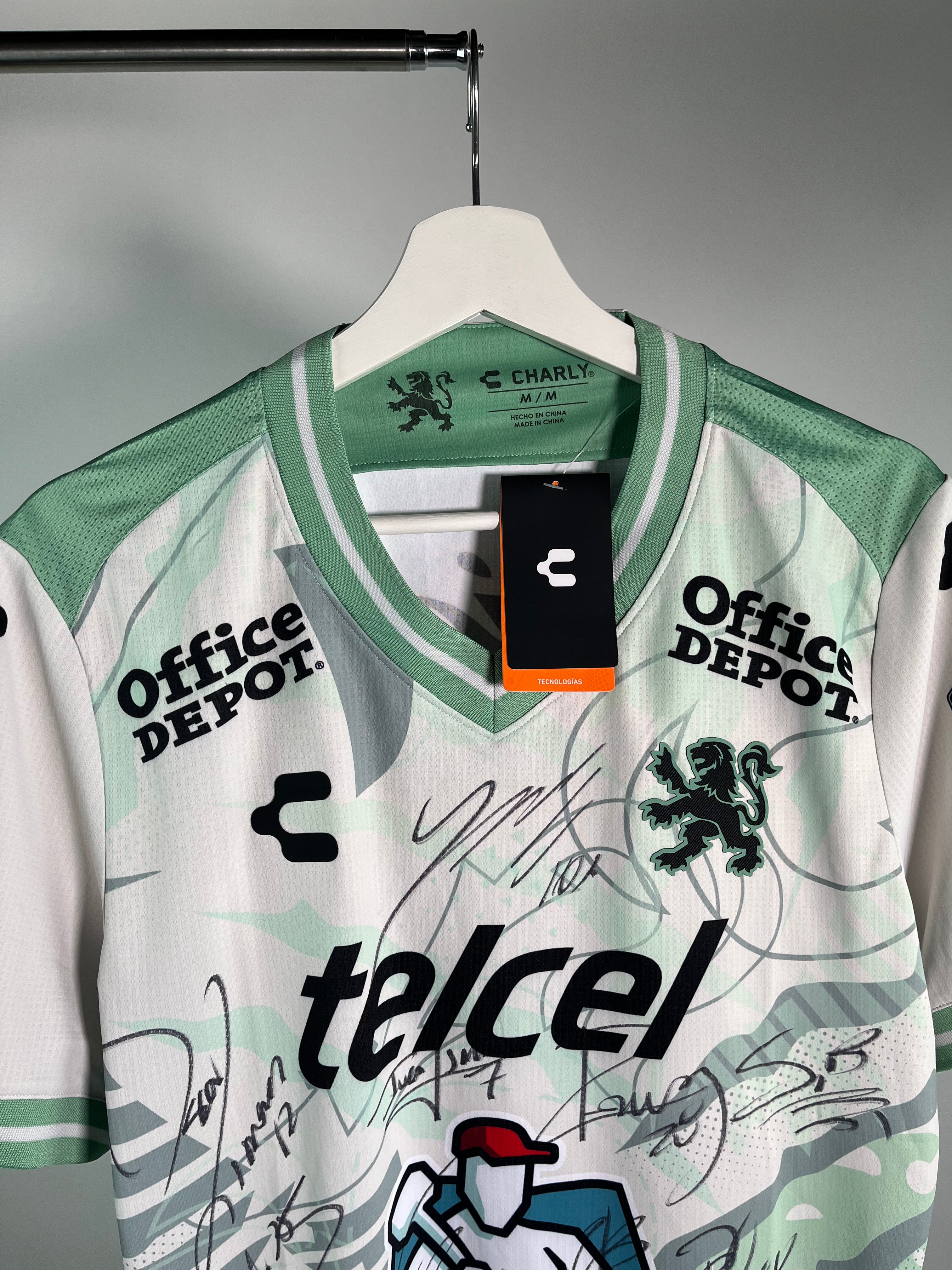 Jersey León Visita 2025 2026 Autografiado *C/Etiquetas* (M)