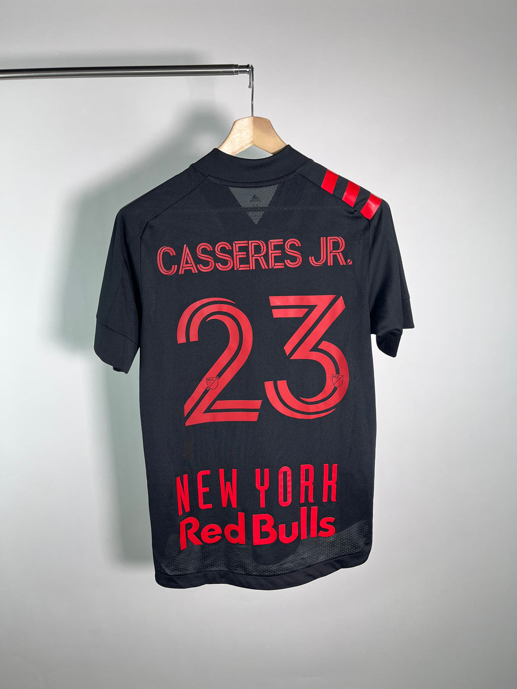 Jersey New York Red Bull Visita 2021 2022 Versión Jugador Cristian Cásseres Jr (M)