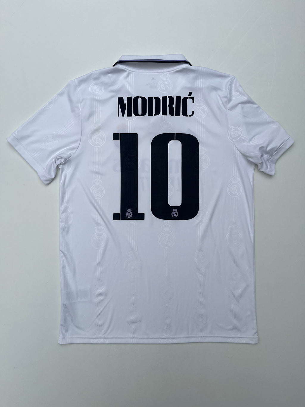Jersey Real Madrid Local 2022 2023 Luka Modrić (L)