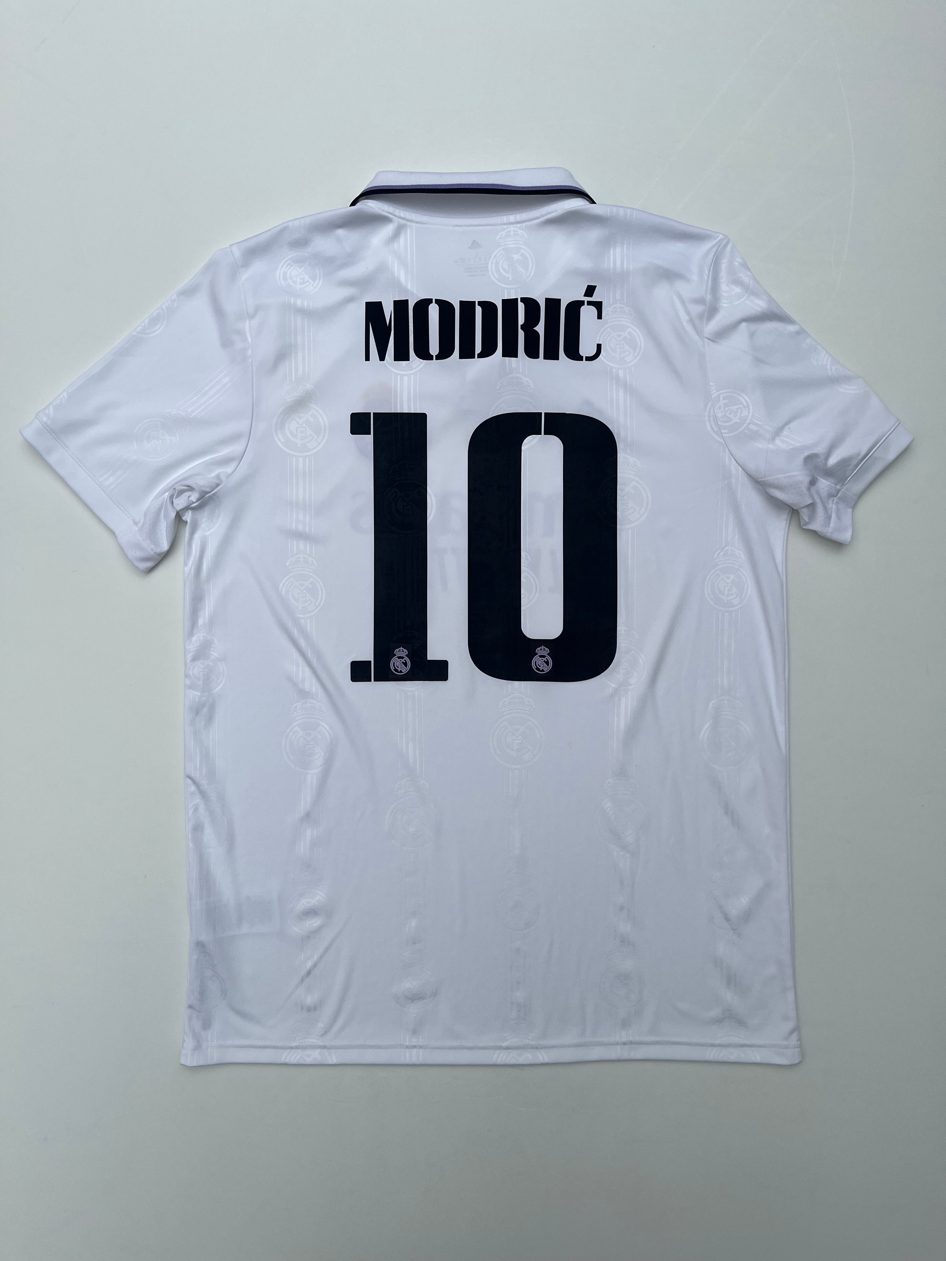 Jersey Real Madrid Local 2022 2023 Luka Modrić (L)