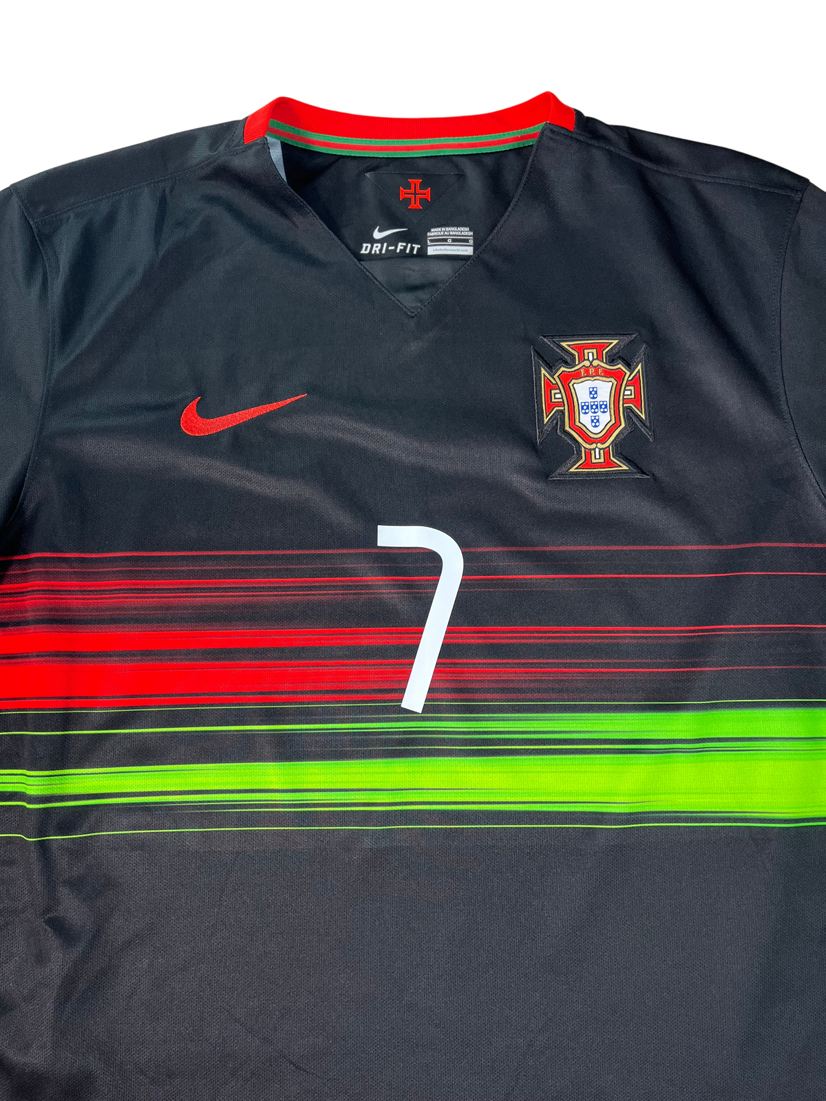 Jersey Portugal Visita 2015 2016 Cristiano Ronaldo (L)