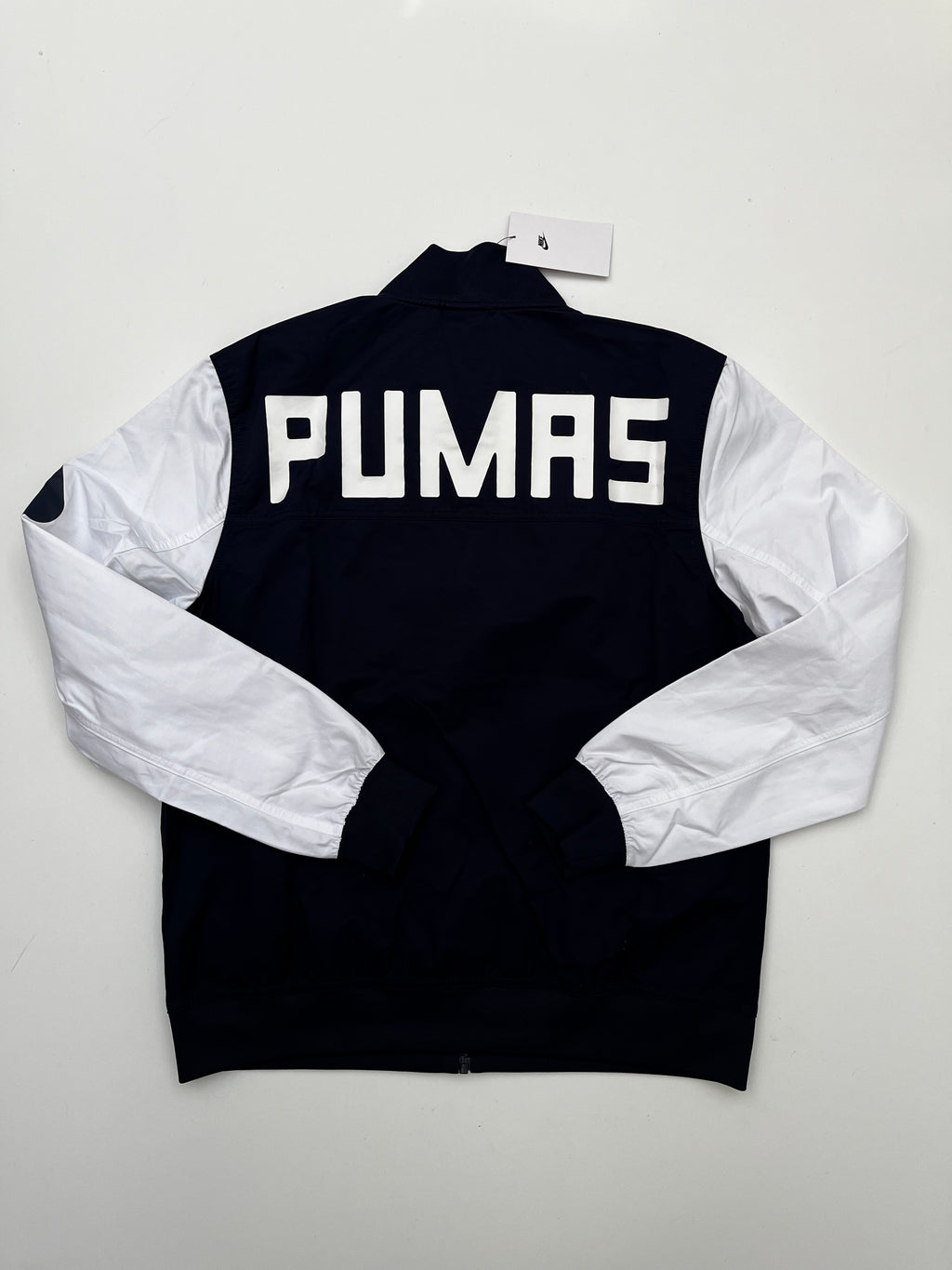 Chamarra Pumas 2024 2025 *C/Etiquetas* Incluye Llavero Edición Especial (M)