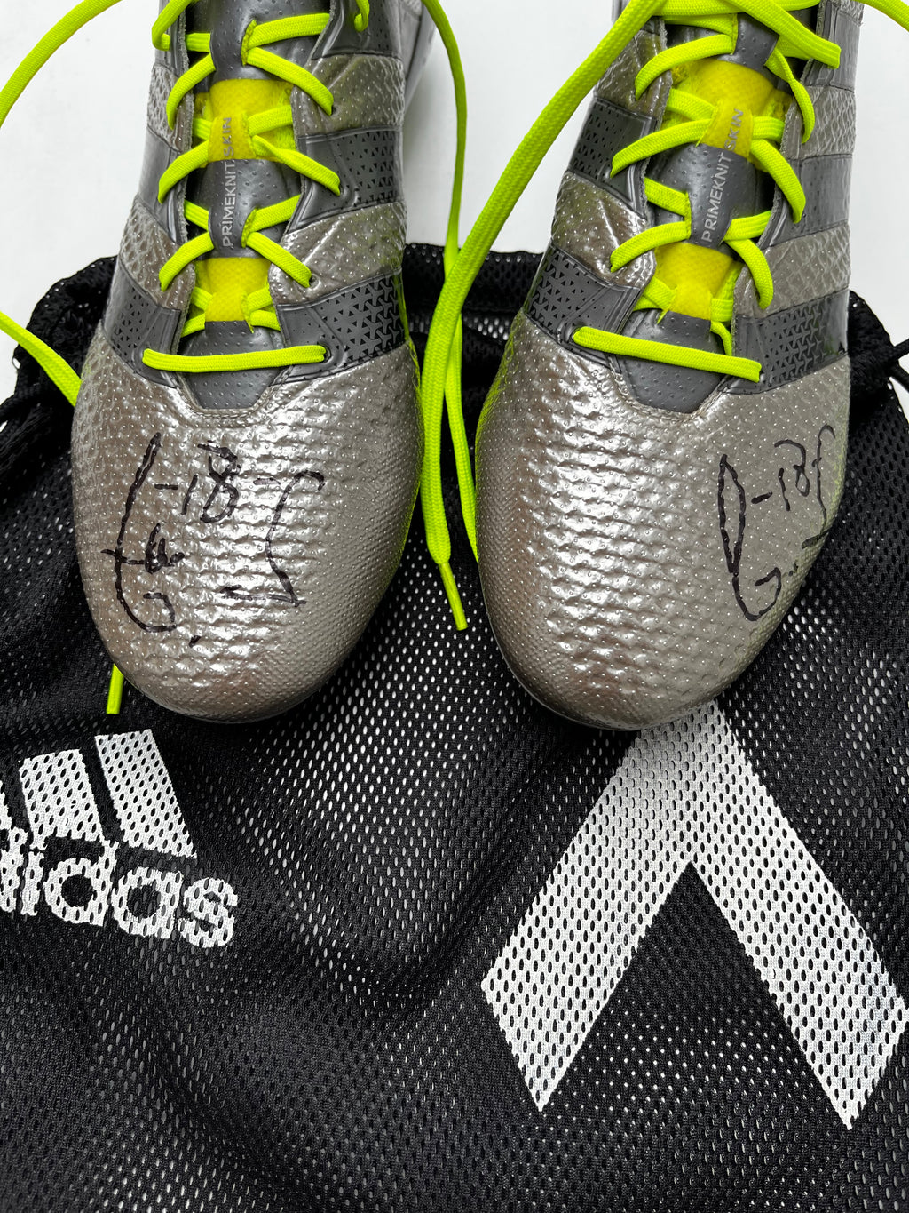 Tacos NSG Andrés Guardado Autografiados *Usados por el Jugador*