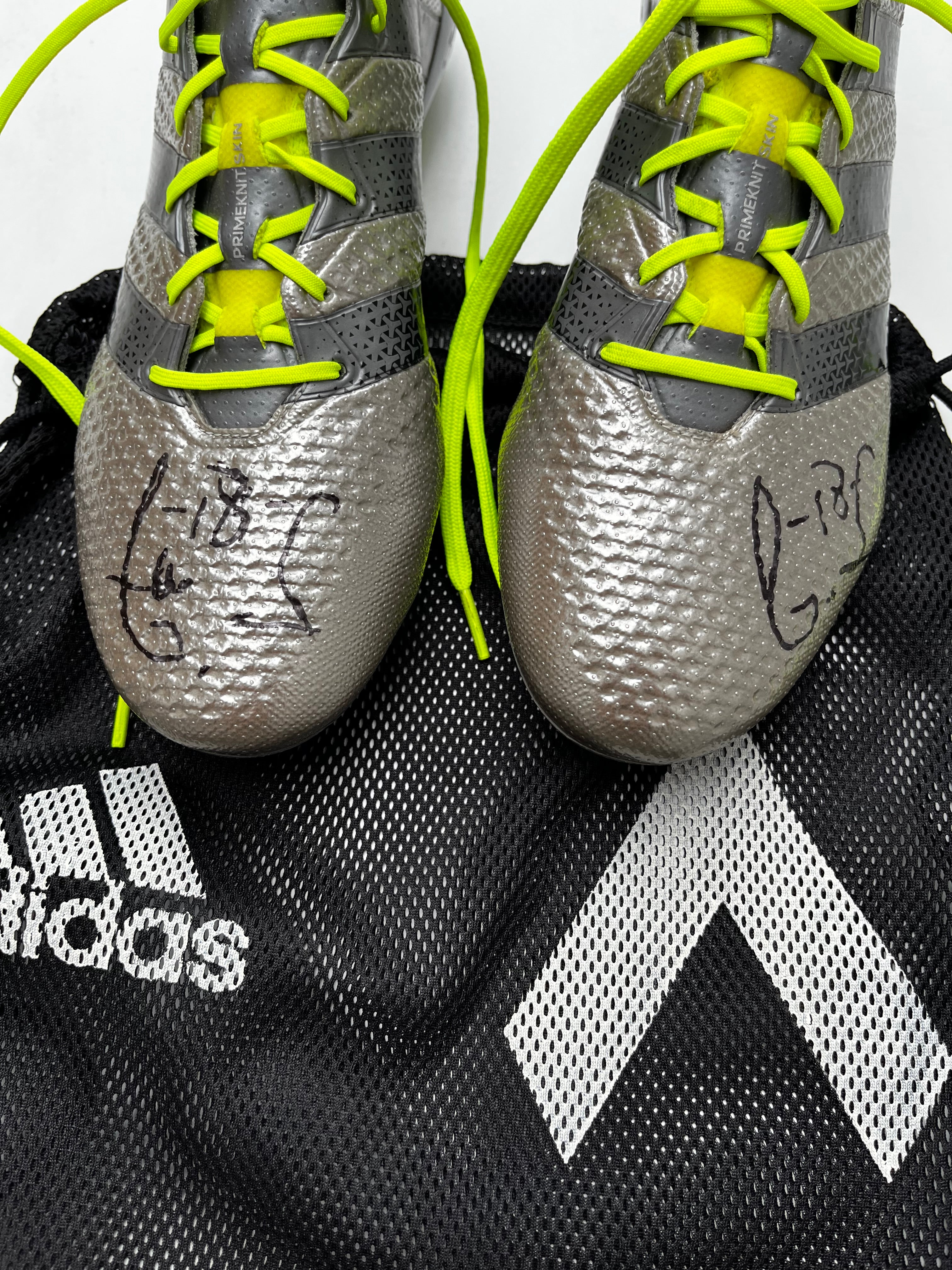 Tacos NSG Andrés Guardado Autografiados *Usados por el Jugador*