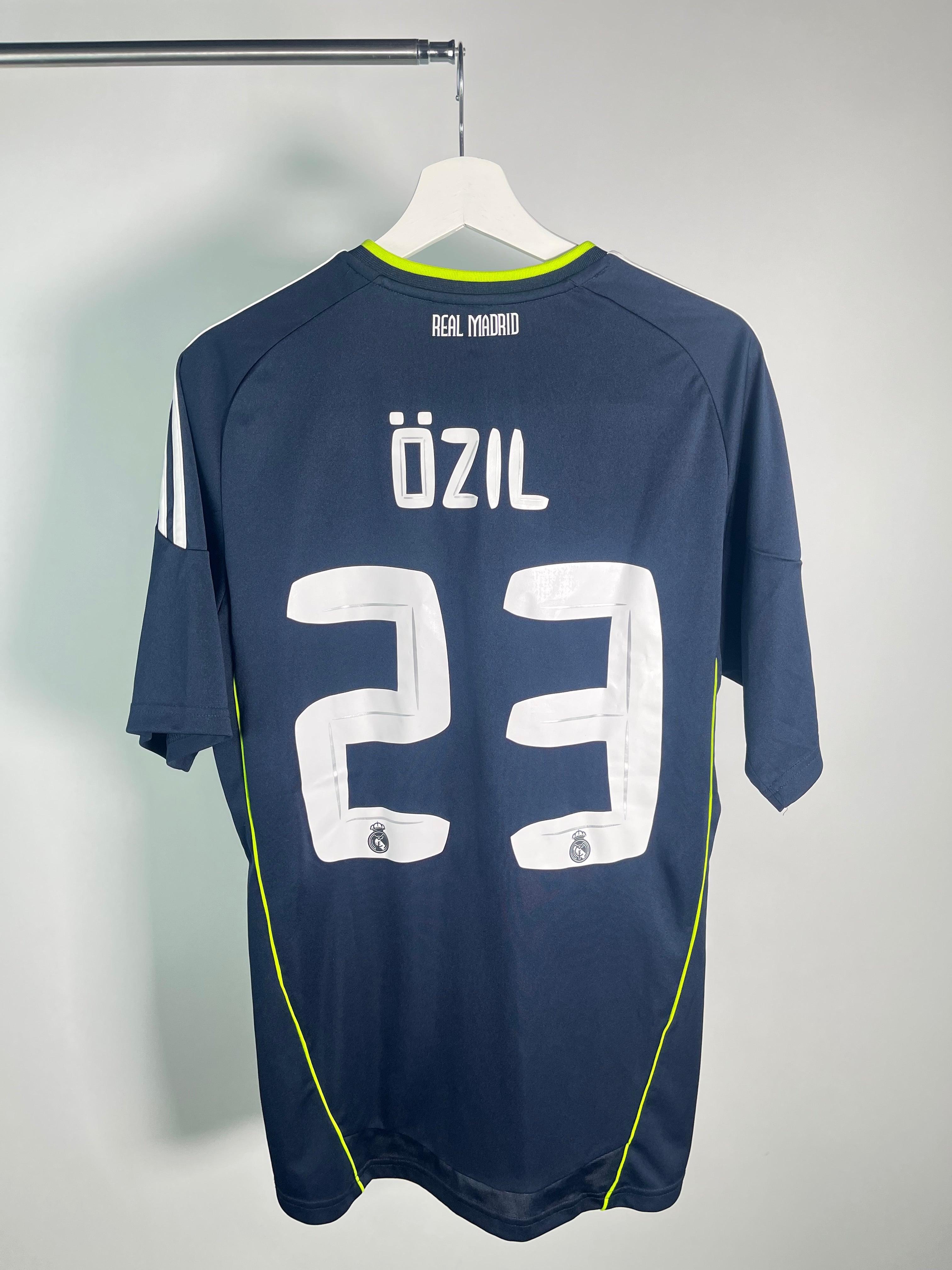 Jersey Real Madrid Visita 2010 2011 Mesut Ozil (M)