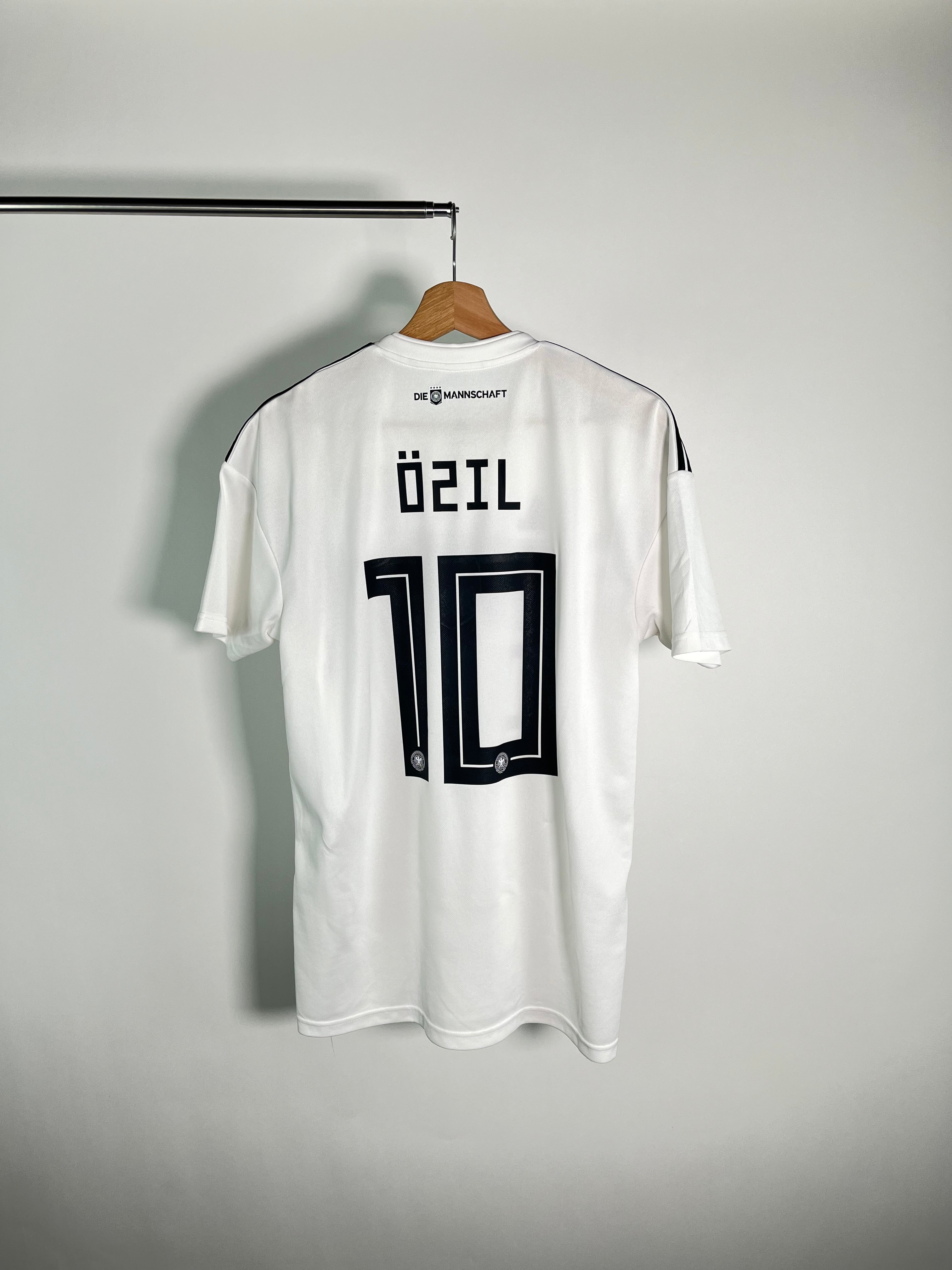 Jersey Alemania Local 2018 2020 Mesut Özil (L)