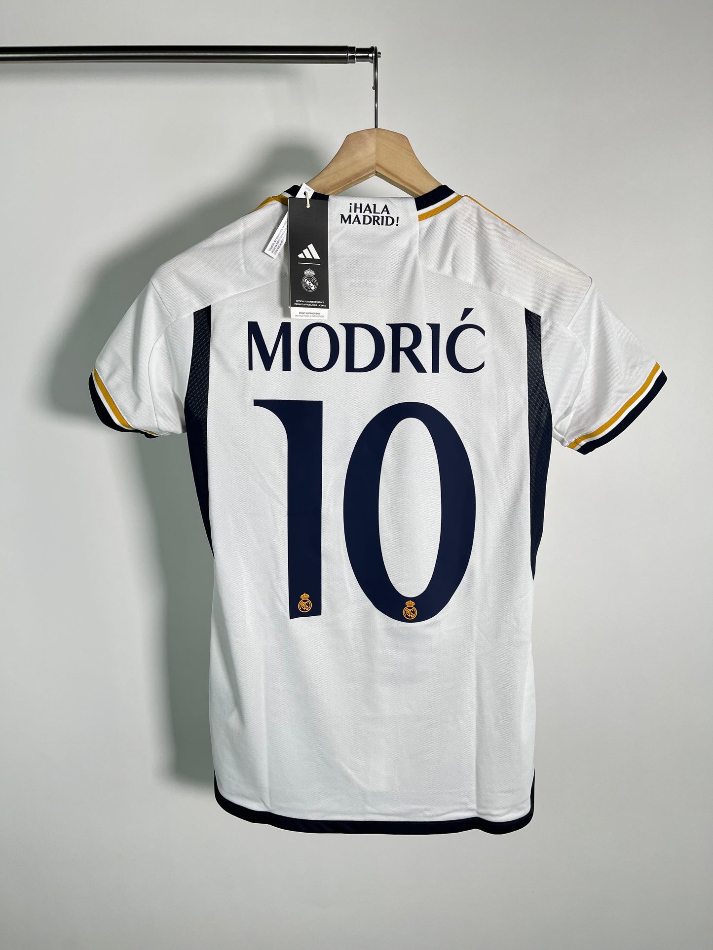 Jersey Real Madrid Local 2023 2024 *C/Etiquetas* Luka Modrić (S Mujer)