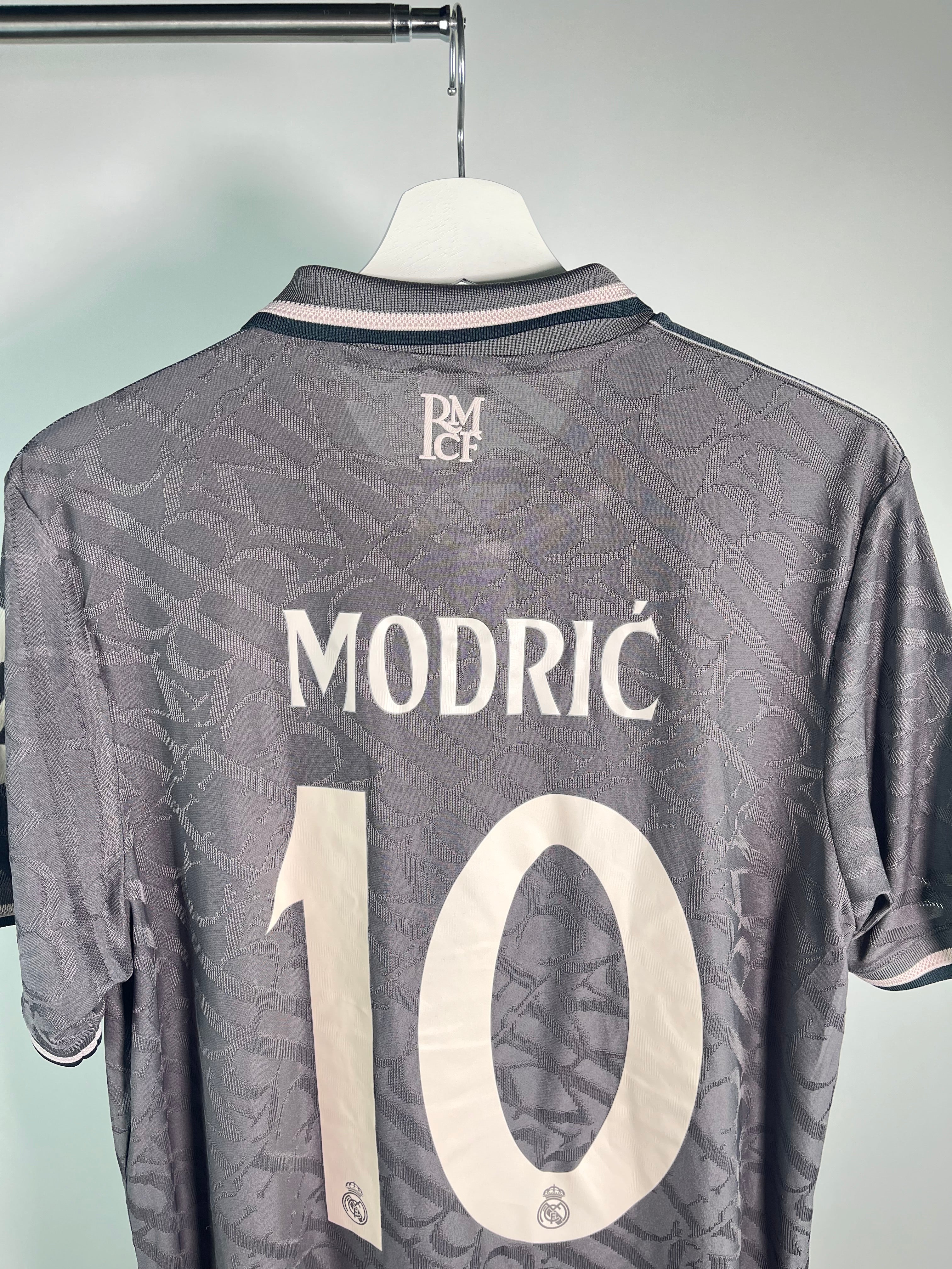 Jersey Real Madrid Tercera 2024 2025 Versión Jugador Luka Modric (L)