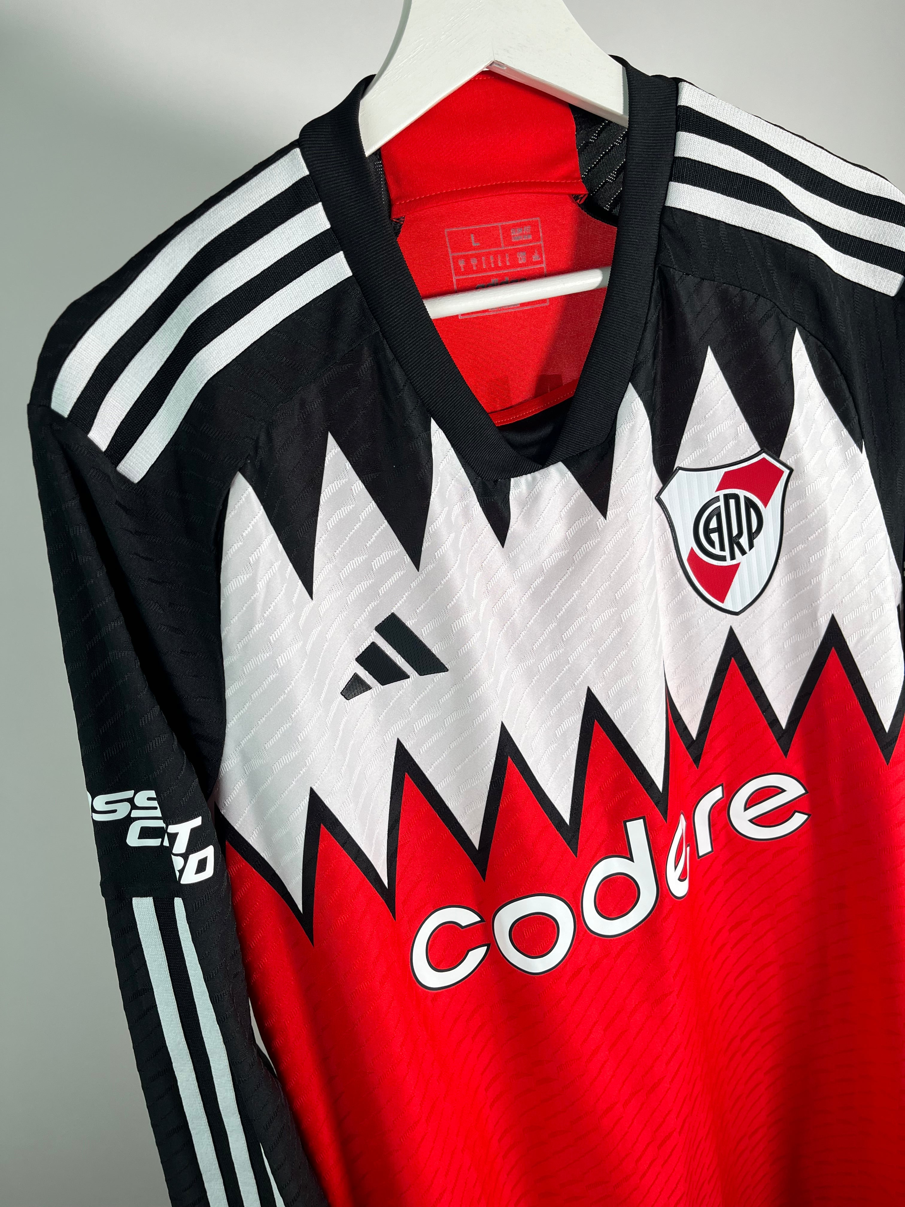 Jersey River Plate Visita 2024 2025 Versión Jugador Manga Larga Franco Mastantuono (L)
