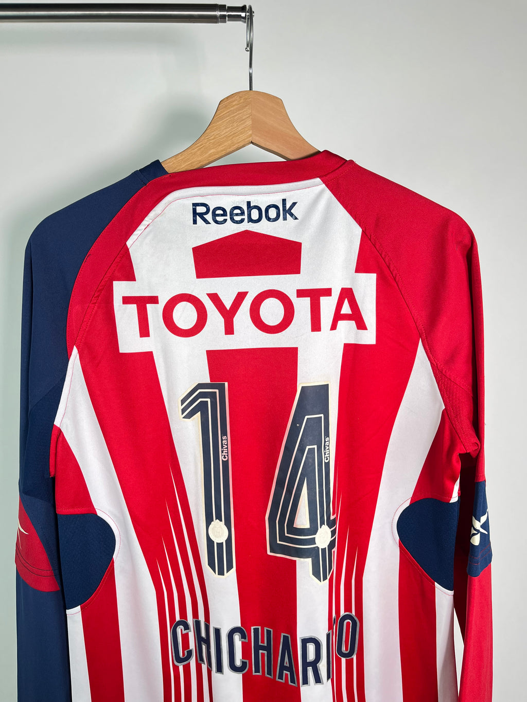 Jersey Chivas Local 2010 2011 Manga Larga Autografiado por Chicharito (S)