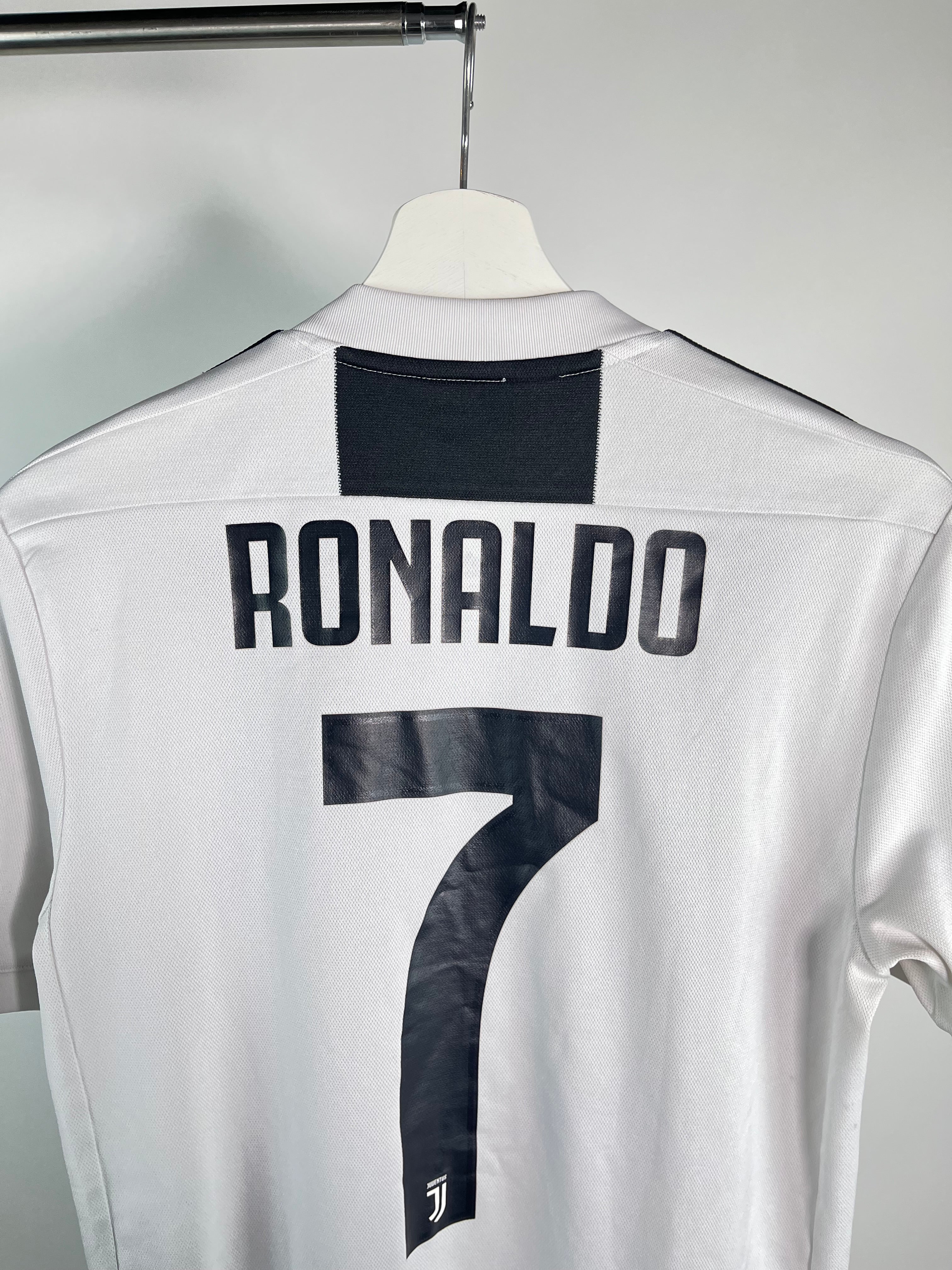 Jersey Juventus Local 2018 2019 Cristiano Ronaldo (S)