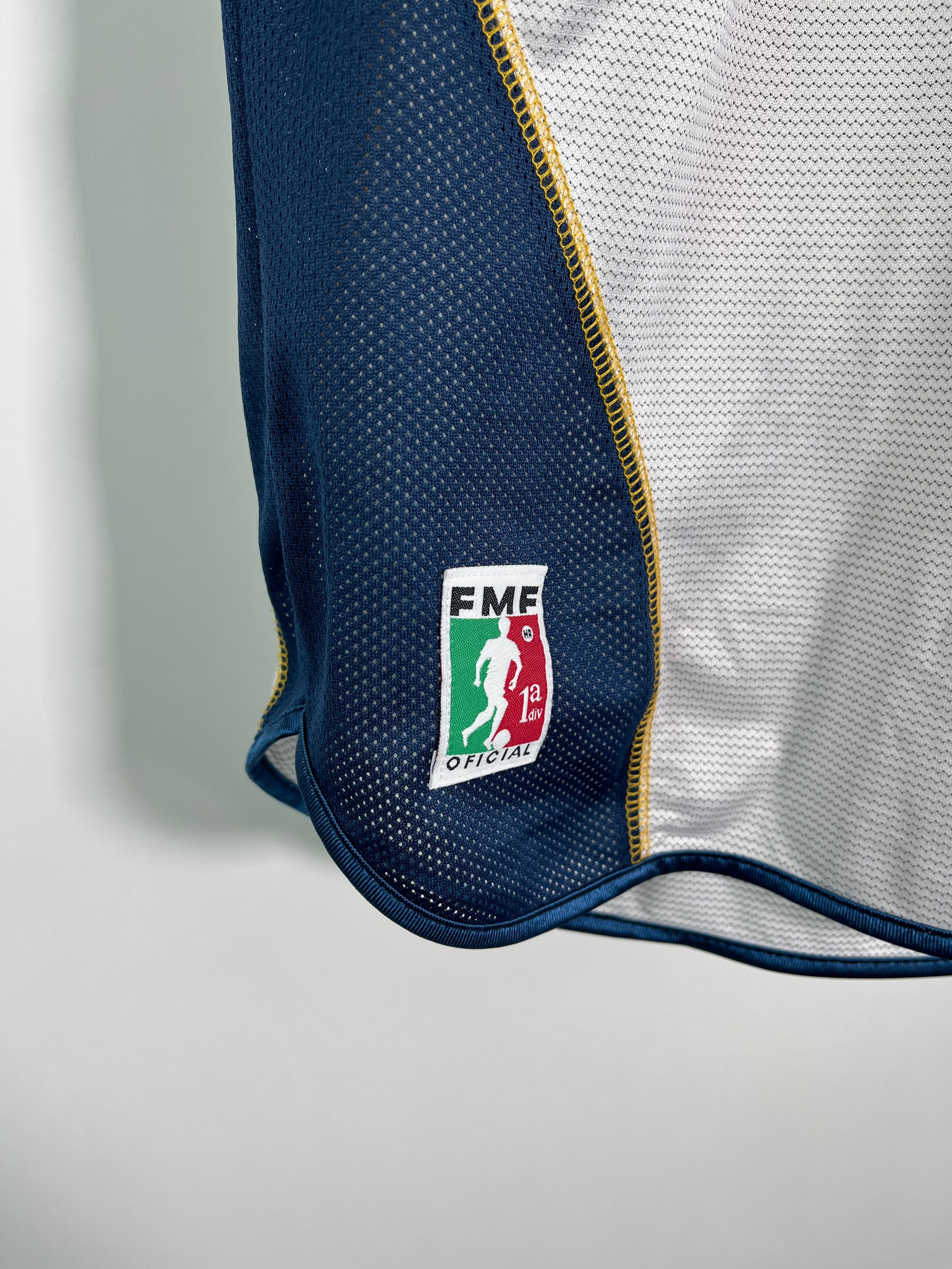 Jersey Pumas Local 2004 2005 Darío Verón (L)