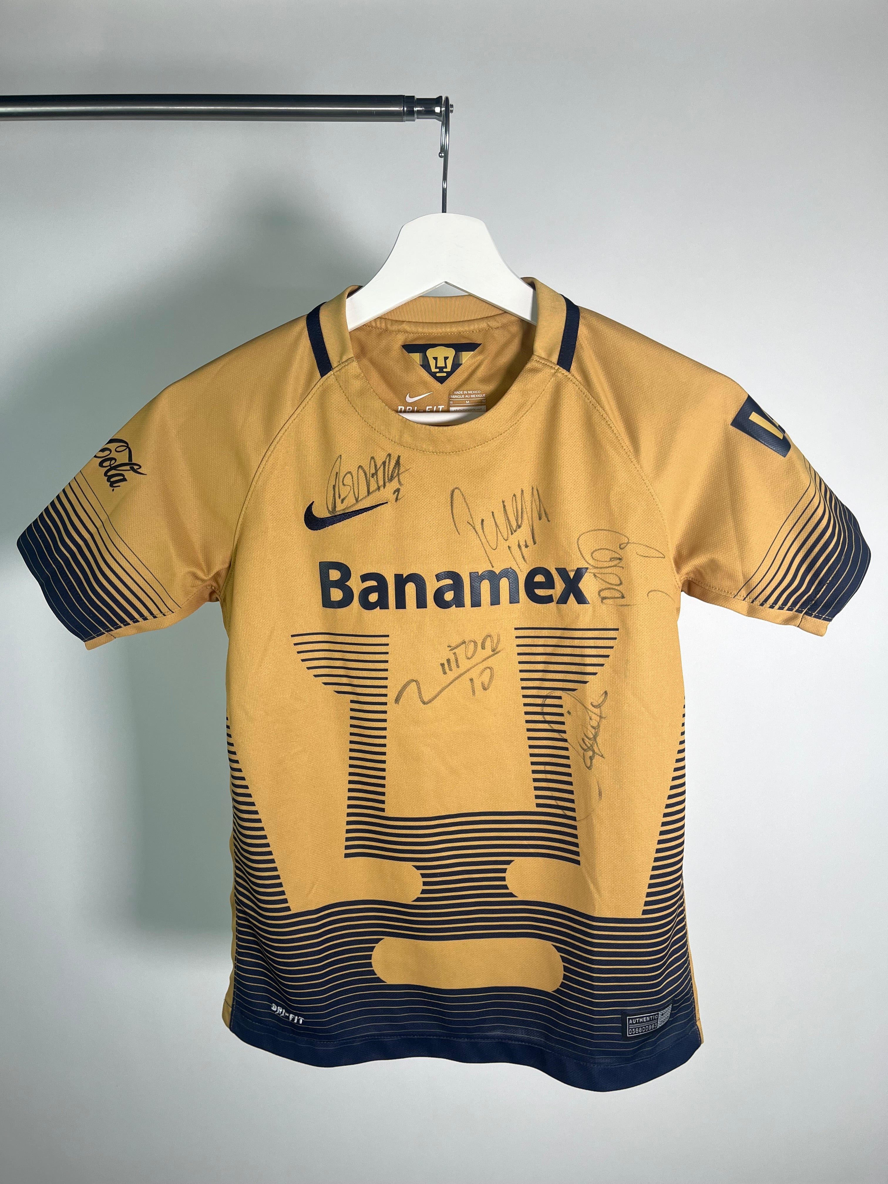 Jersey Pumas Local 2015 2016 Autografiado (M Niño)