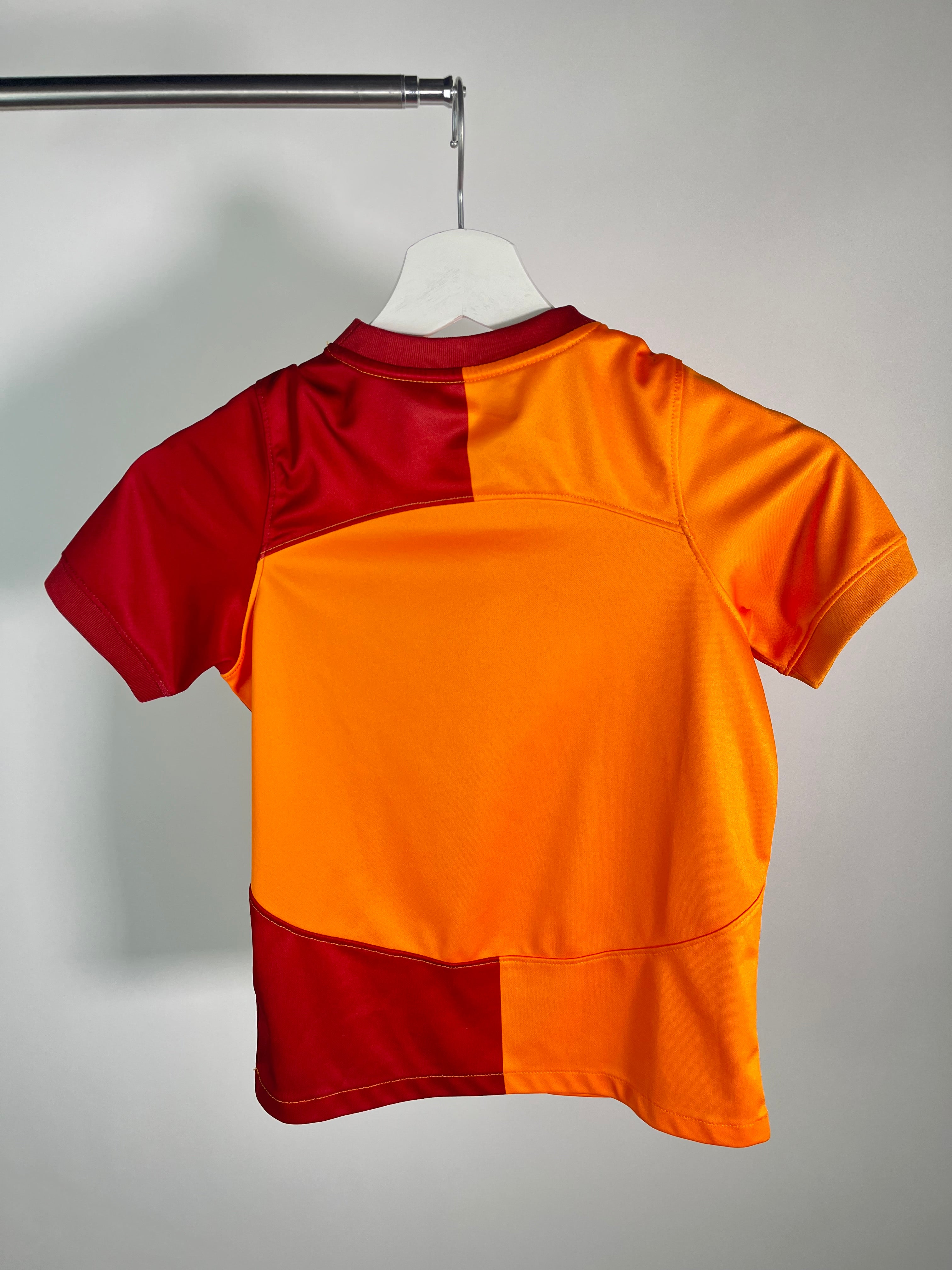 Jersey Galatasaray Local 2023 2024 *Incluye Short* (L Niño)