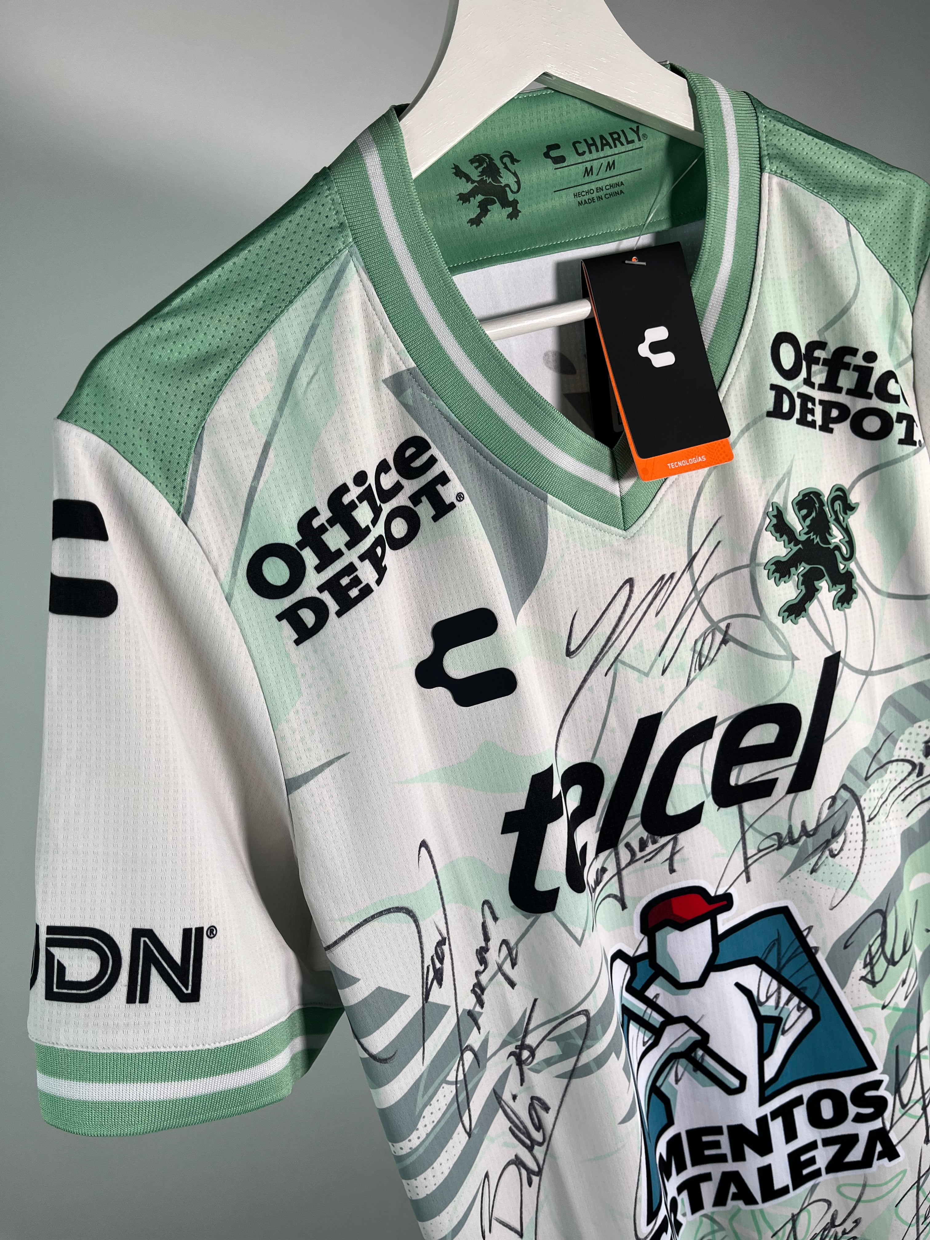 Jersey León Visita 2025 2026 Autografiado *C/Etiquetas* (M)