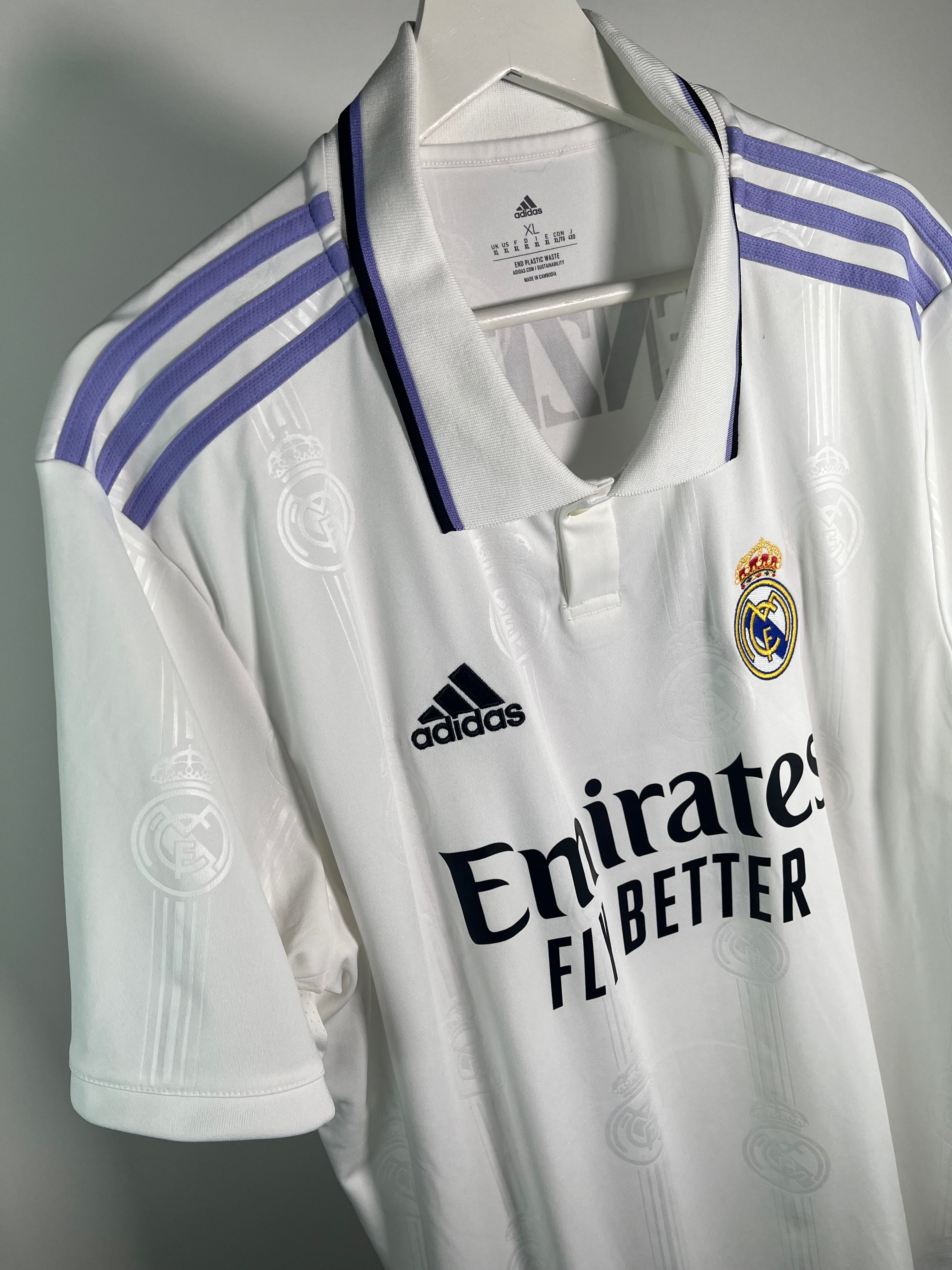 Jersey Real Madrid Local 2022 2023 Karim Benzema (XL)