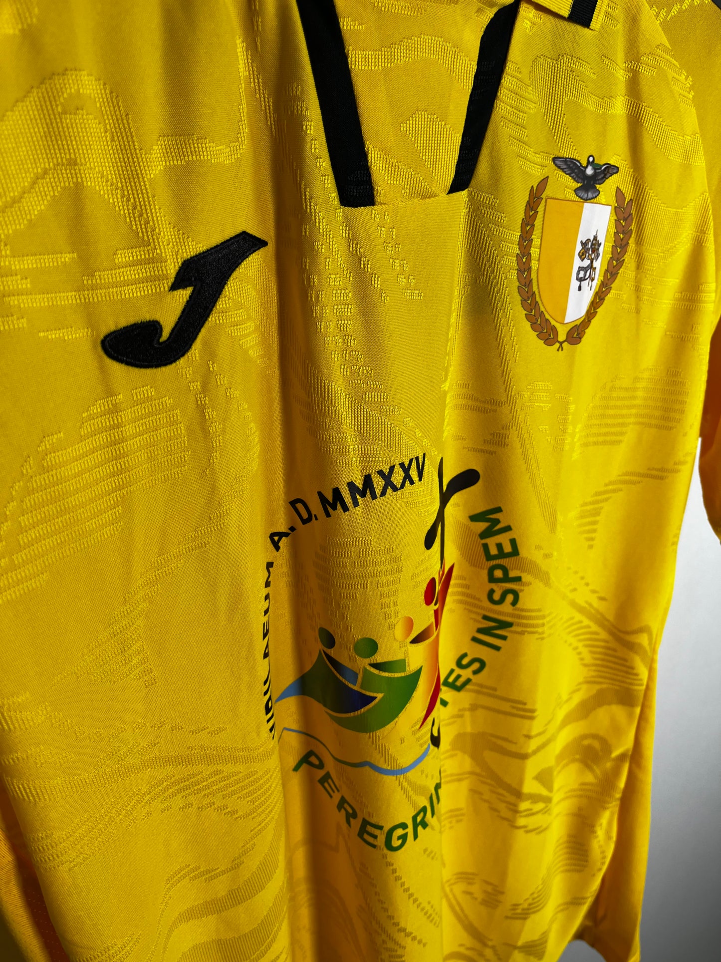 Jersey Ciudad de Vaticano Local 2025 2026 *C/Etiquetas* (M)