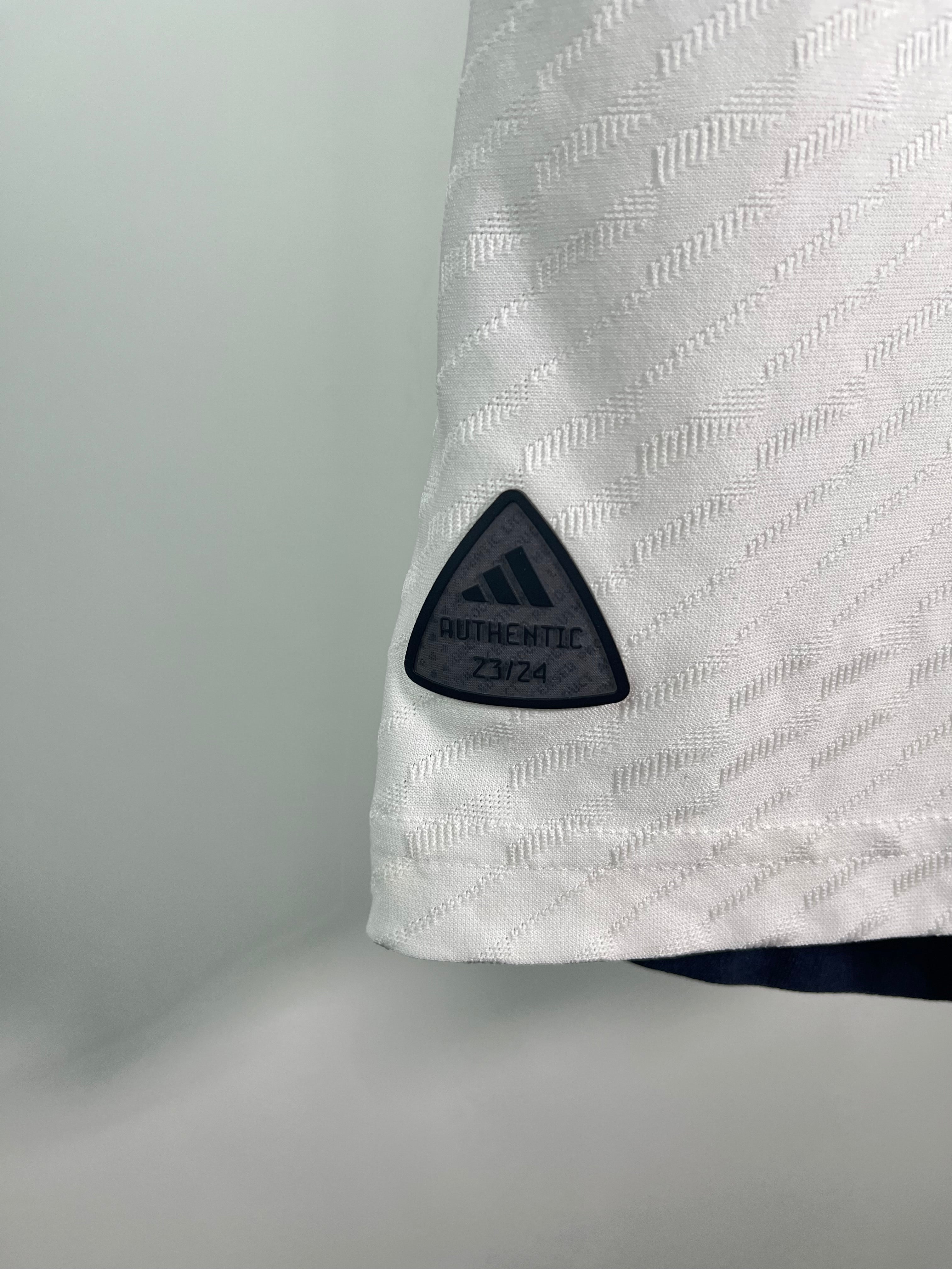 Jersey Real Madrid Local 2023 2024 Versión Jugador Jude Bellingham (L)