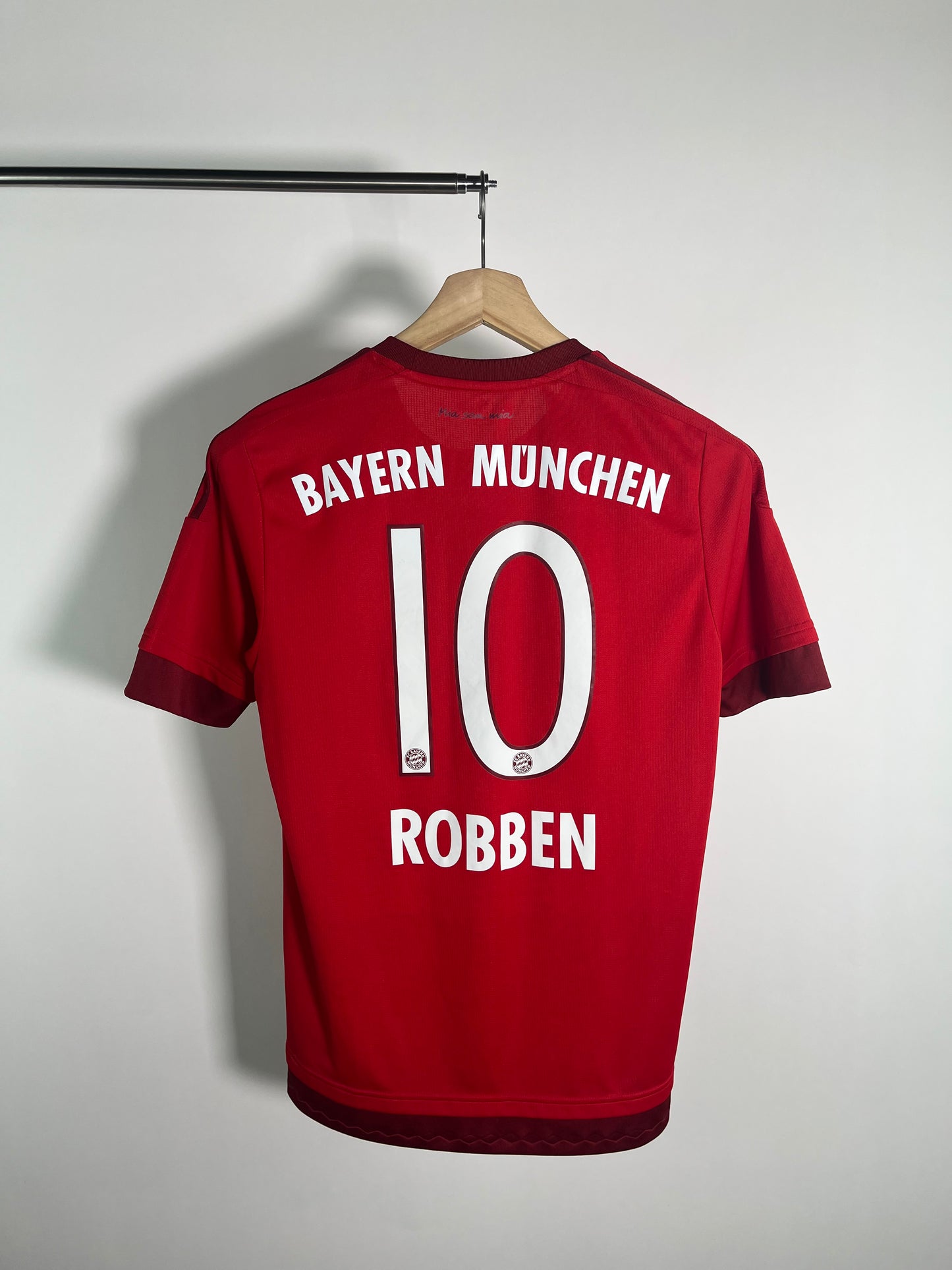 Jersey Bayern Munich Local 2015 2016 Arjen Robben (S)