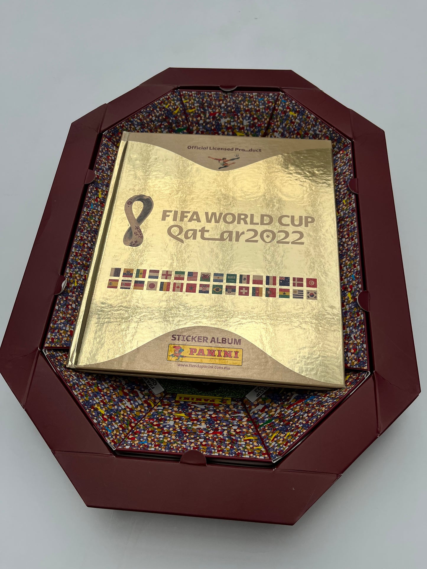 Álbum Mundial Qatar 2022 Pasta Dura Edición Especial Estadio